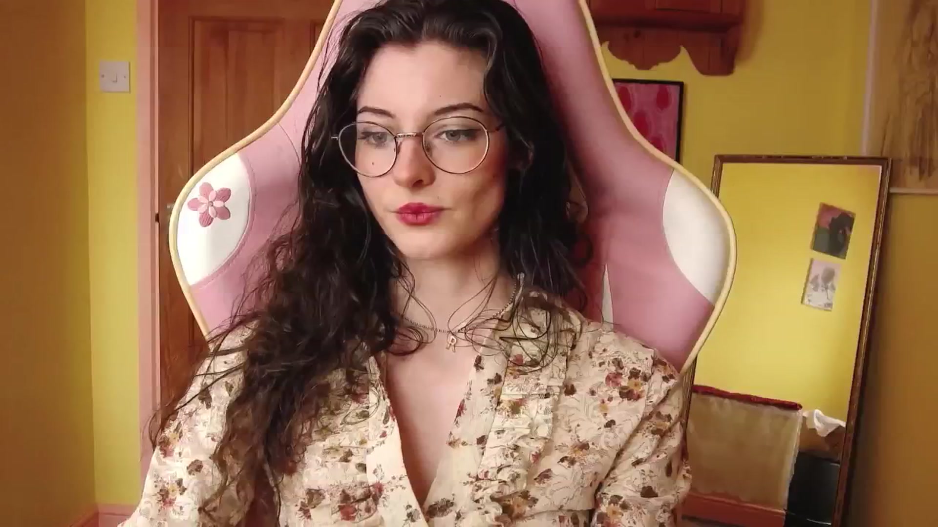 Gallery image thumbnail from viola__'s myfreecams stream on, 08/08/2024, 16:36 image 7 of 20