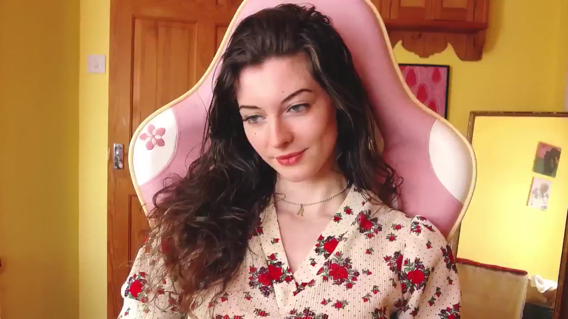 Gallery image thumbnail from viola__'s myfreecams stream on, 08/09/2024, 12:07 image 16 of 20