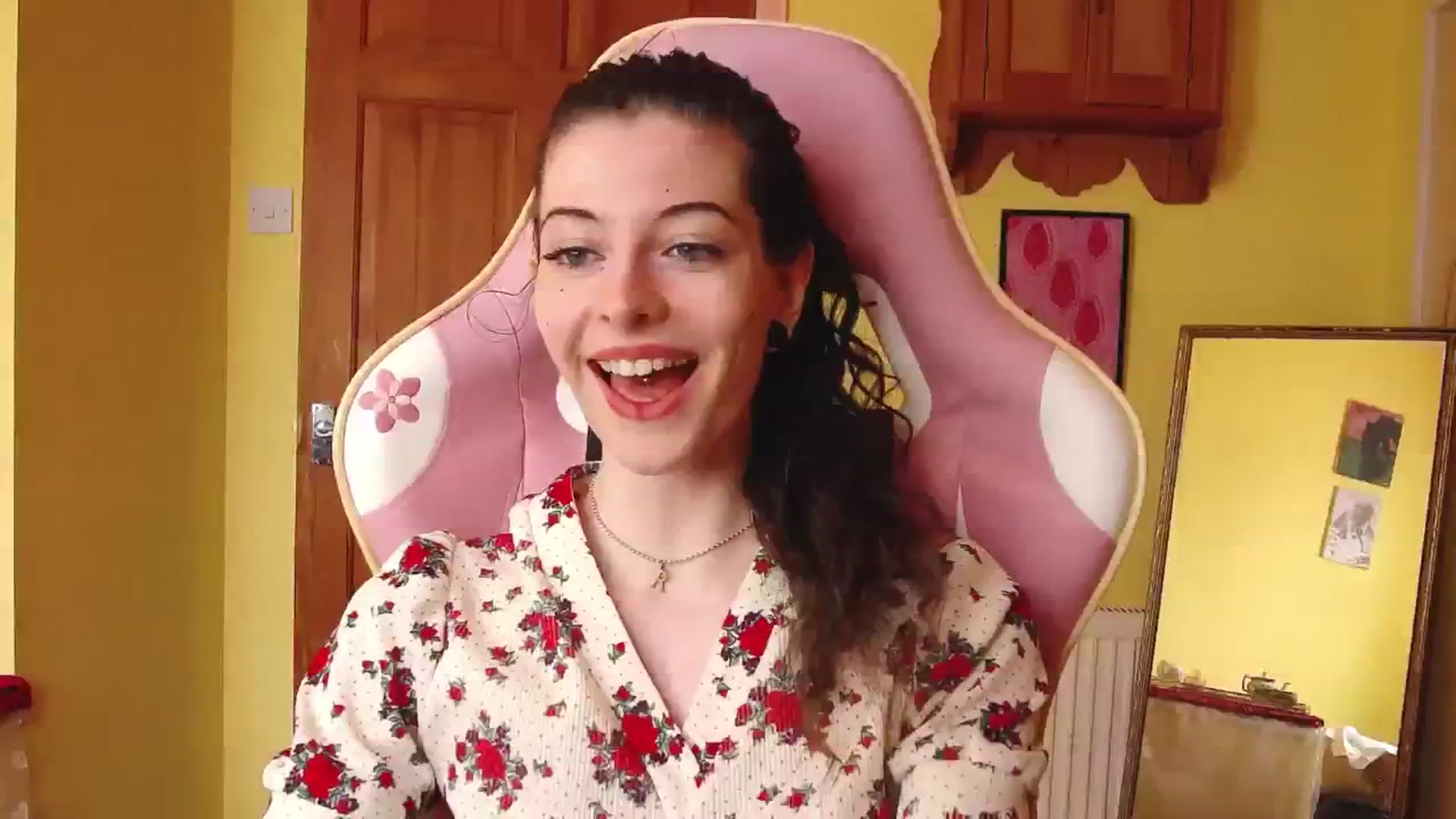 Gallery image thumbnail from viola__'s myfreecams stream on, 08/09/2024, 12:07 image 9 of 20