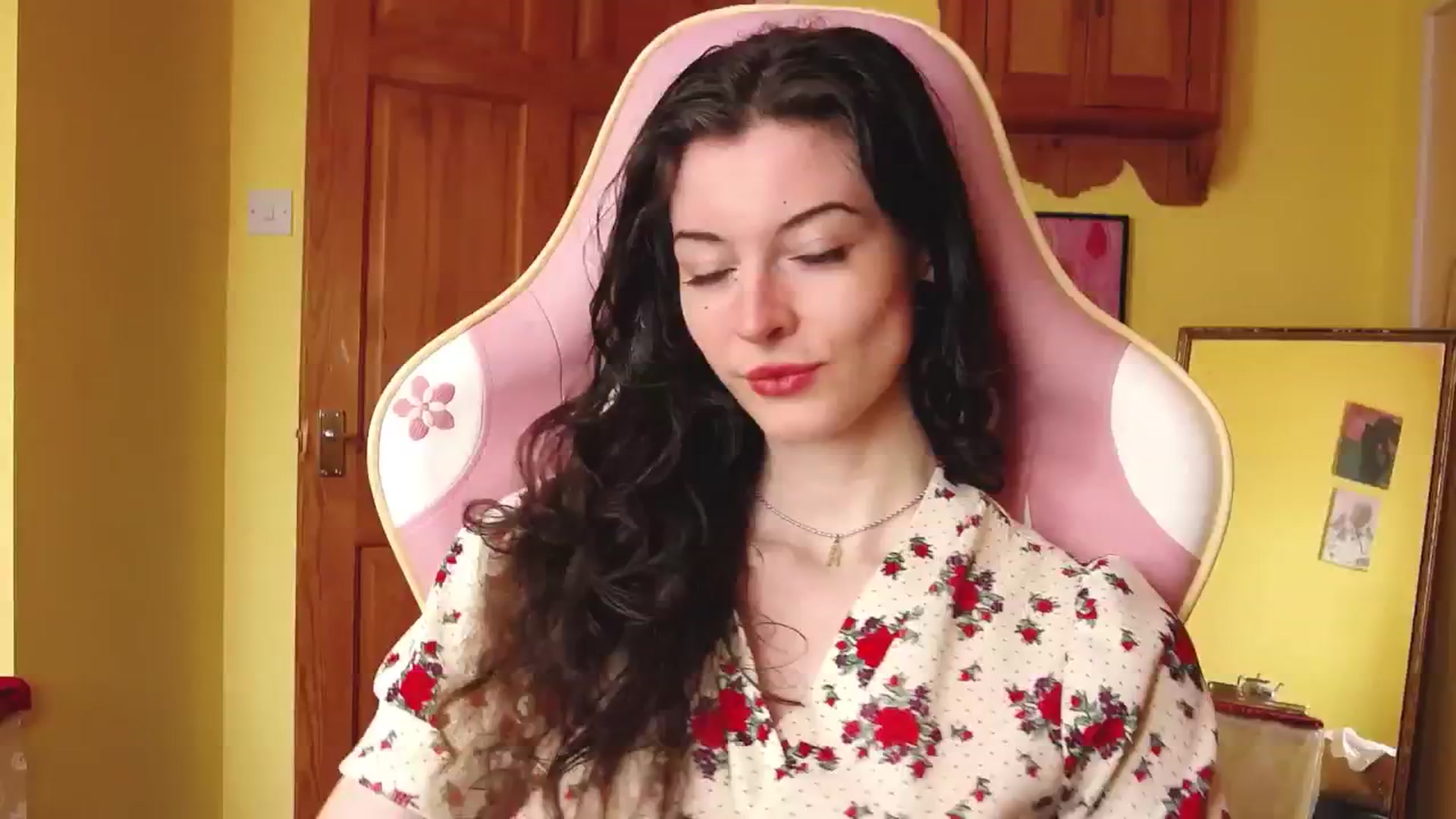 Gallery image thumbnail from viola__'s myfreecams stream on, 08/09/2024, 12:07 image 1 of 20