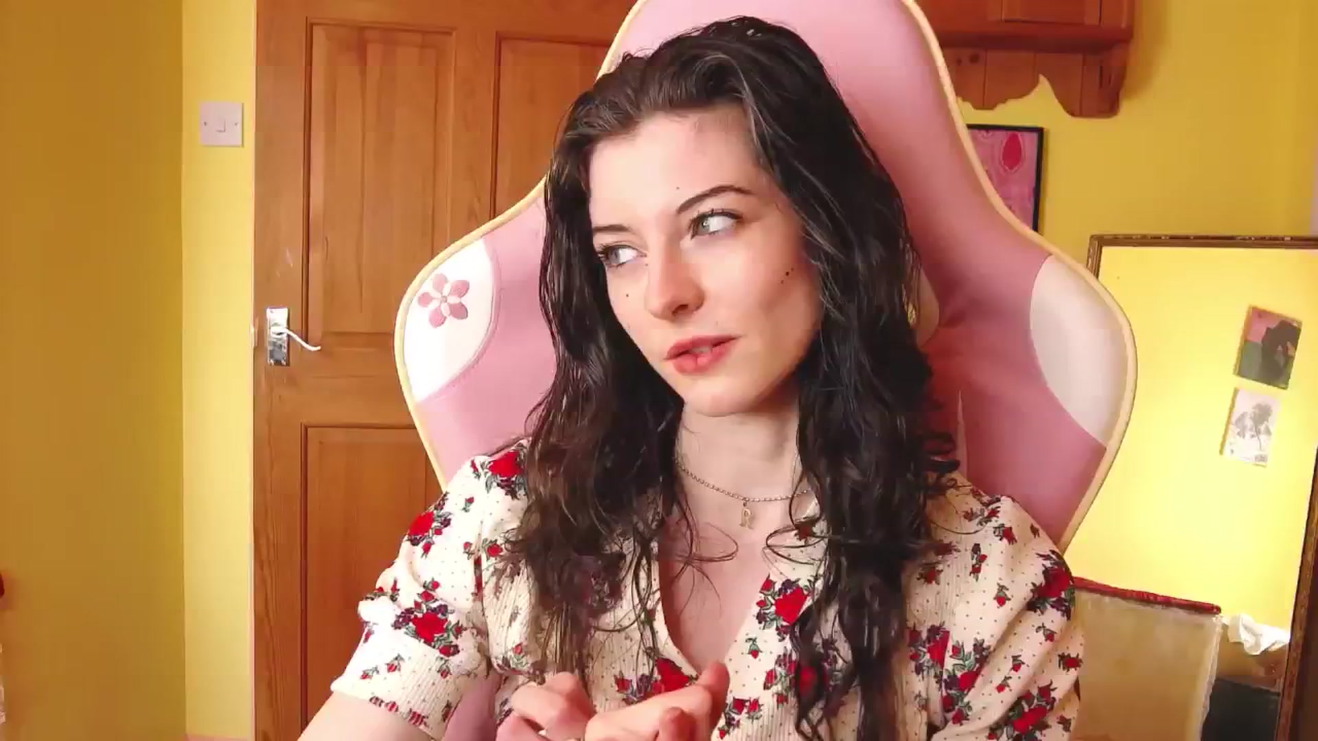 Gallery image thumbnail from viola__'s myfreecams stream on, 08/09/2024, 12:07 image 14 of 20