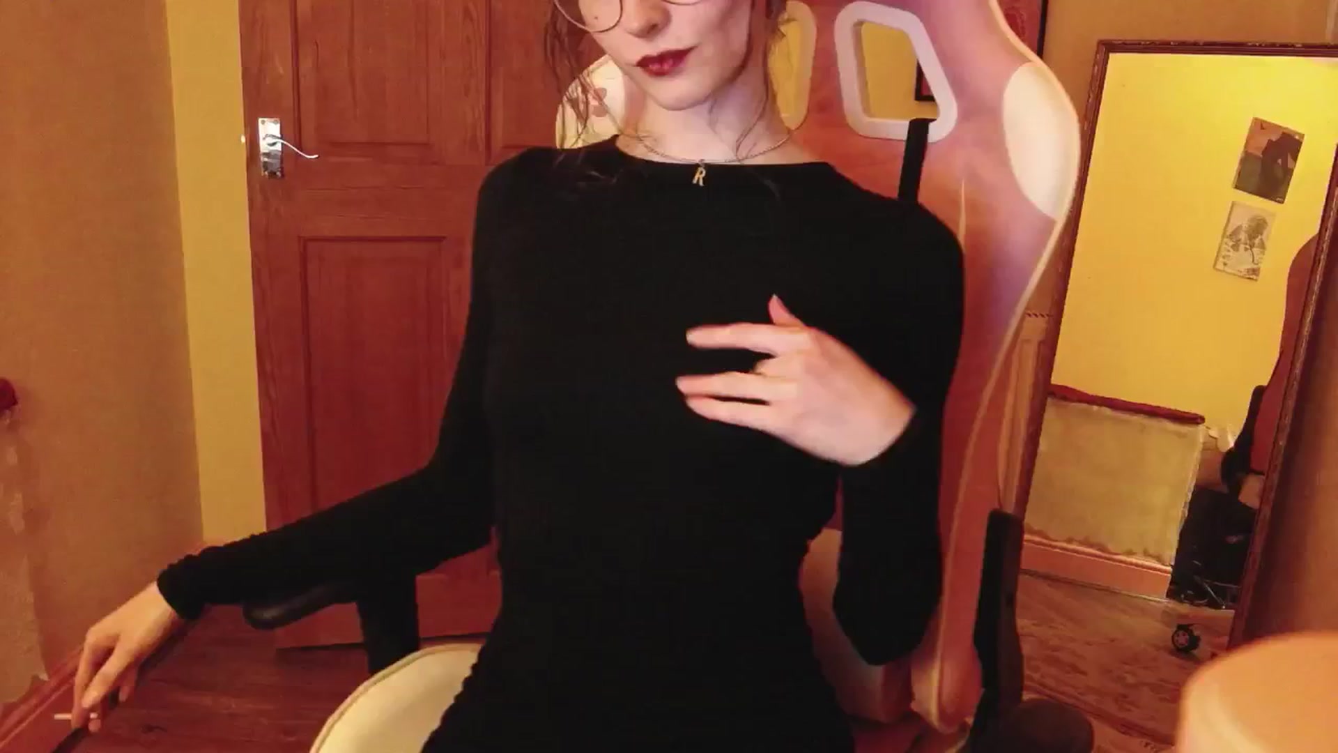 Gallery image thumbnail from viola__'s myfreecams stream on, 08/13/2024, 21:59 image 9 of 20