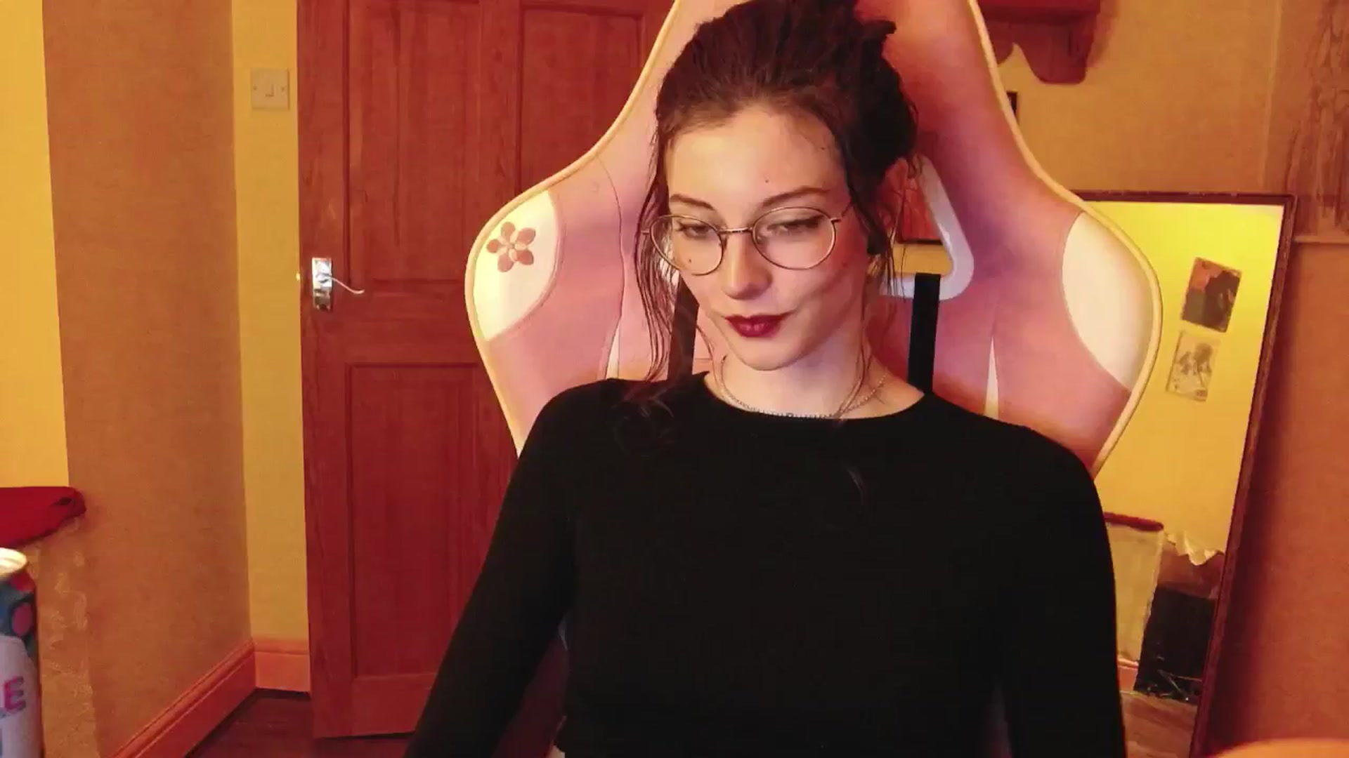 Gallery image thumbnail from viola__'s myfreecams stream on, 08/13/2024, 21:59 image 11 of 20