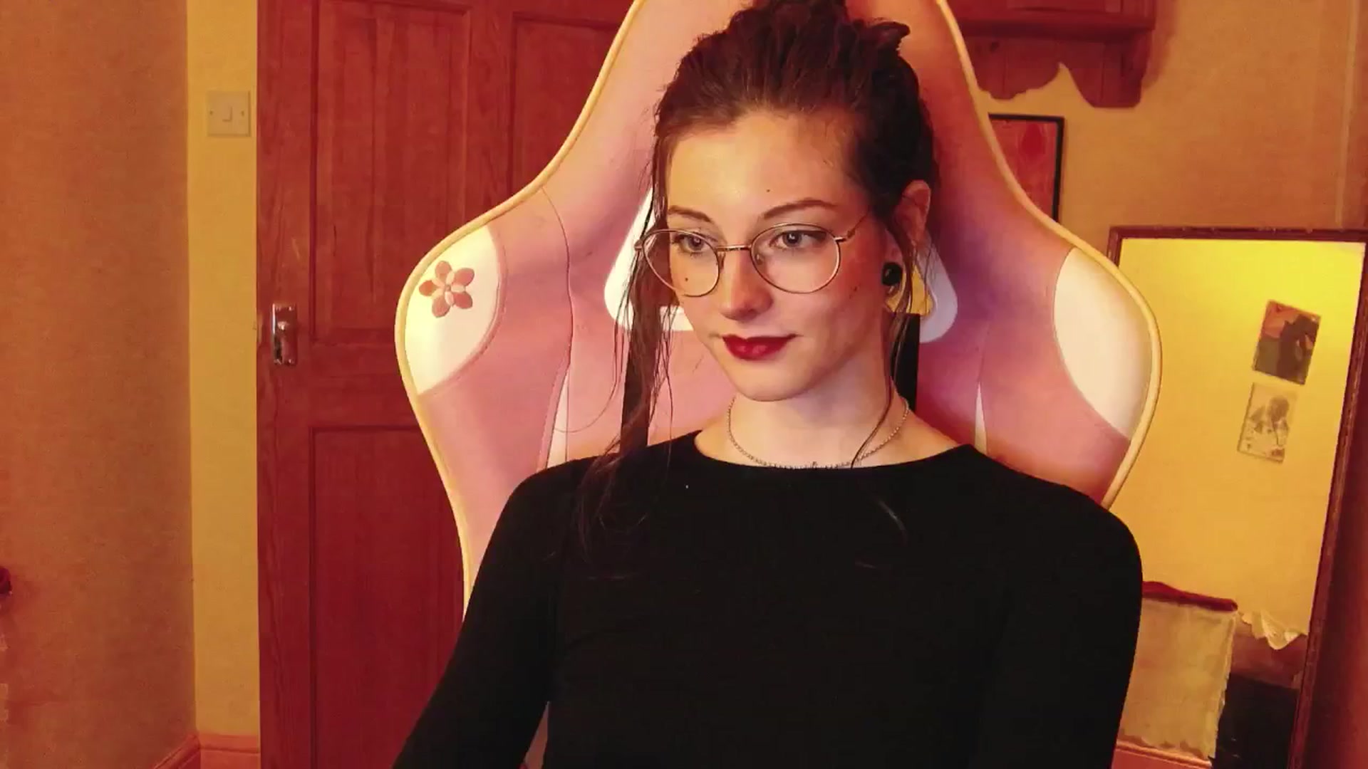 Gallery image thumbnail from viola__'s myfreecams stream on, 08/13/2024, 21:59 image 5 of 20