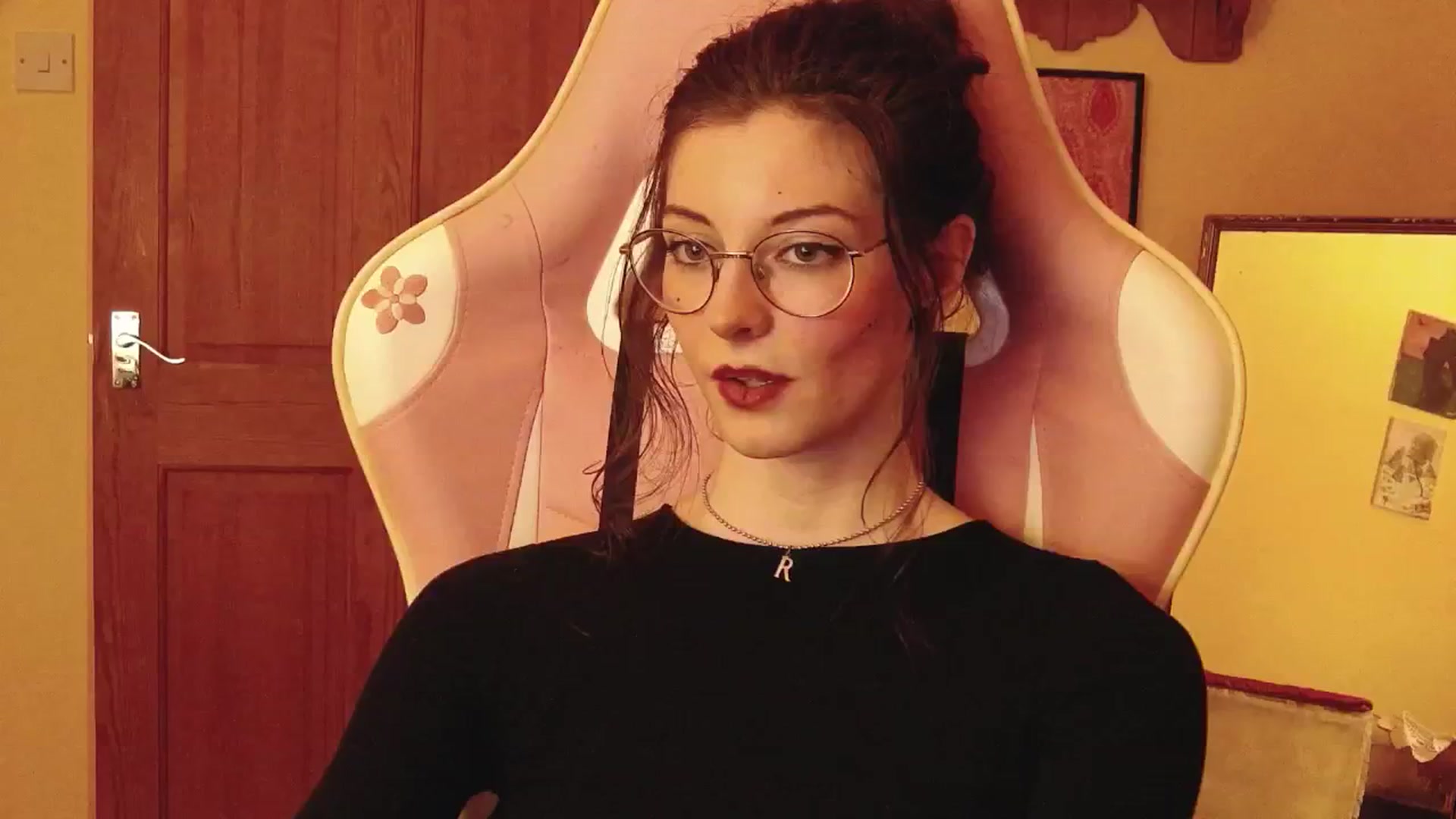 Gallery image thumbnail from viola__'s myfreecams stream on, 08/13/2024, 21:59 image 20 of 20