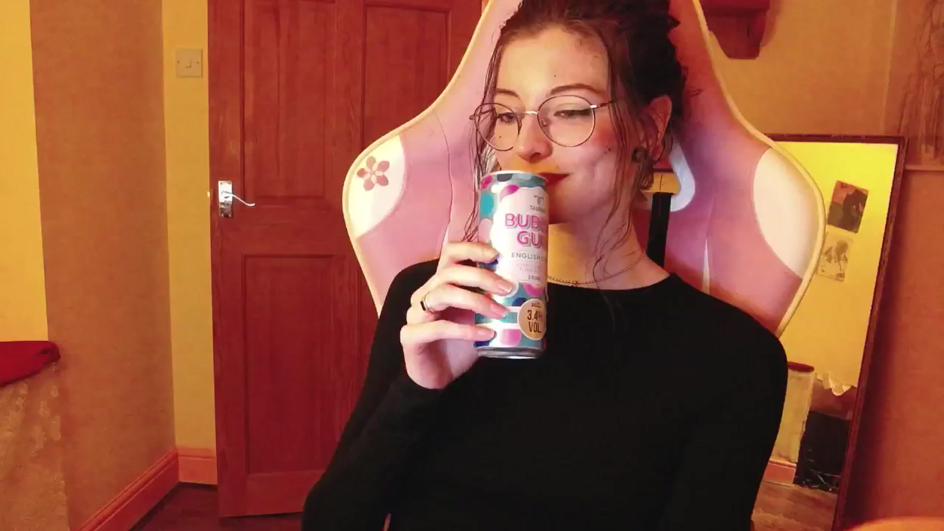 Gallery image thumbnail from viola__'s myfreecams stream on, 08/13/2024, 21:59 image 10 of 20