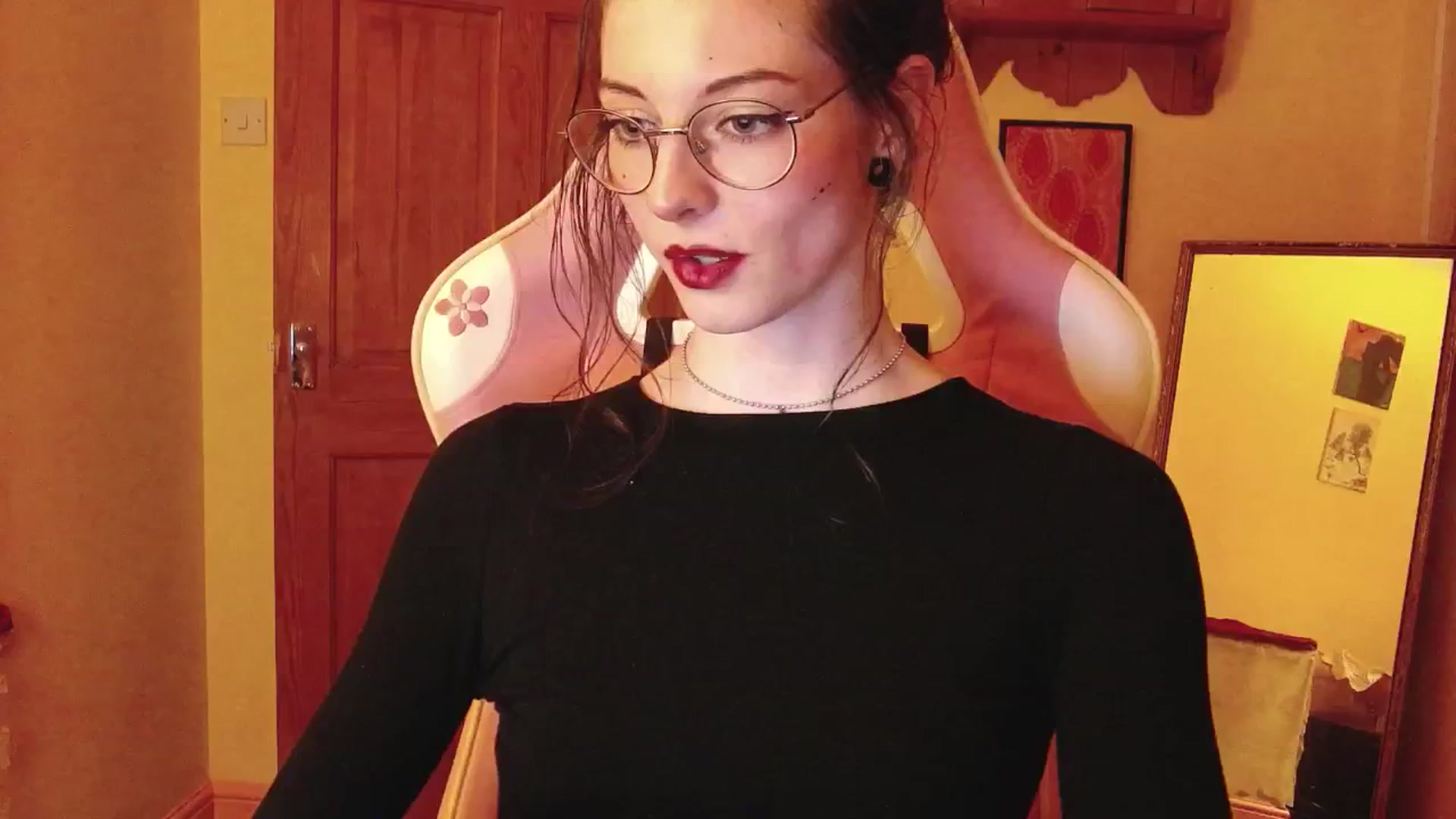 Gallery image thumbnail from viola__'s myfreecams stream on, 08/13/2024, 21:59 image 6 of 20