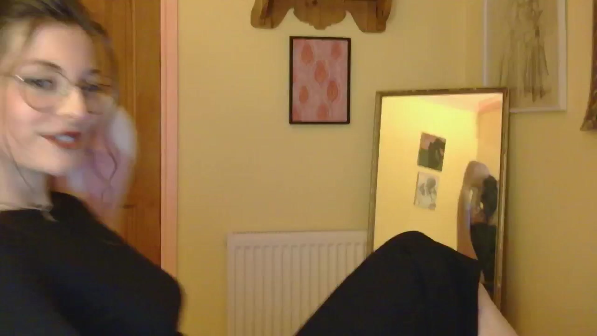 Gallery image thumbnail from viola__'s myfreecams stream on, 08/13/2024, 21:59 image 15 of 20