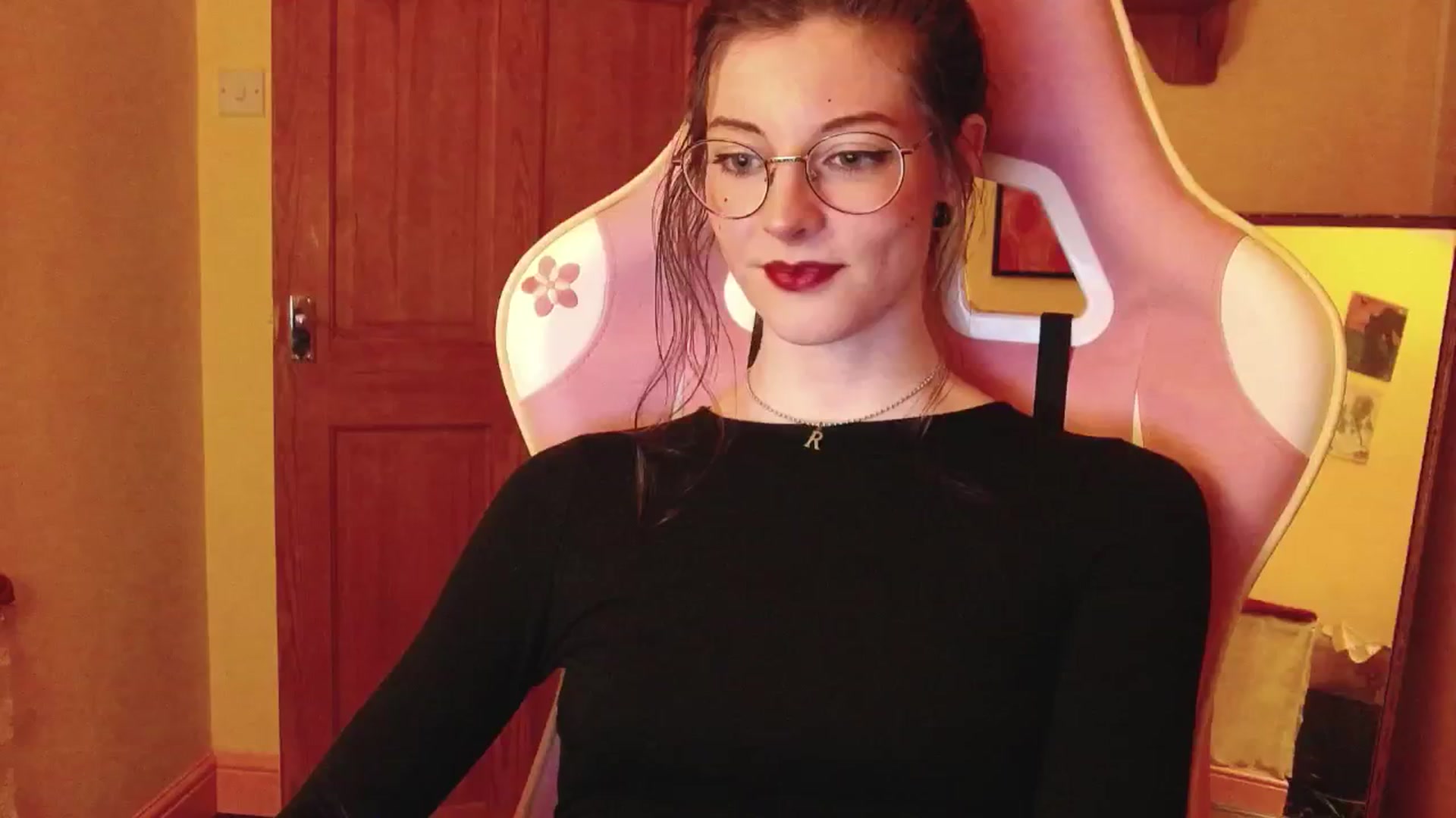 Gallery image thumbnail from viola__'s myfreecams stream on, 08/13/2024, 21:59 image 7 of 20