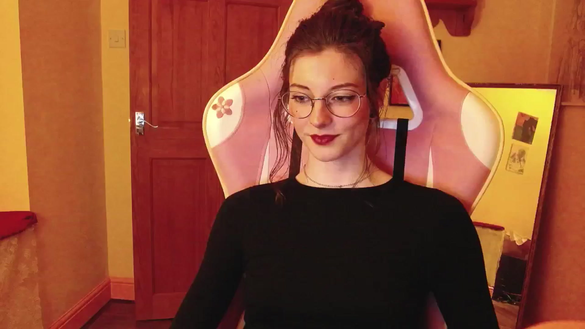 Gallery image thumbnail from viola__'s myfreecams stream on, 08/13/2024, 21:59 image 12 of 20