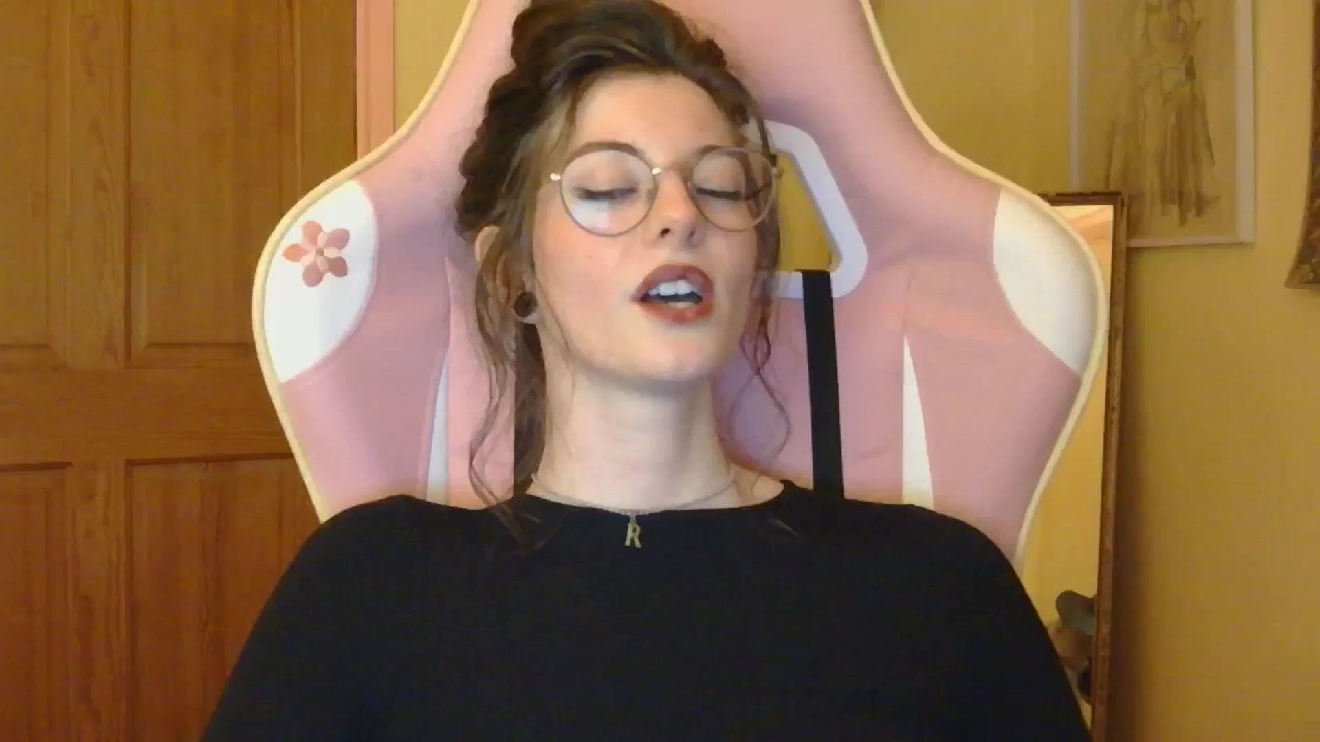 Gallery image thumbnail from viola__'s myfreecams stream on, 08/13/2024, 21:59 image 16 of 20