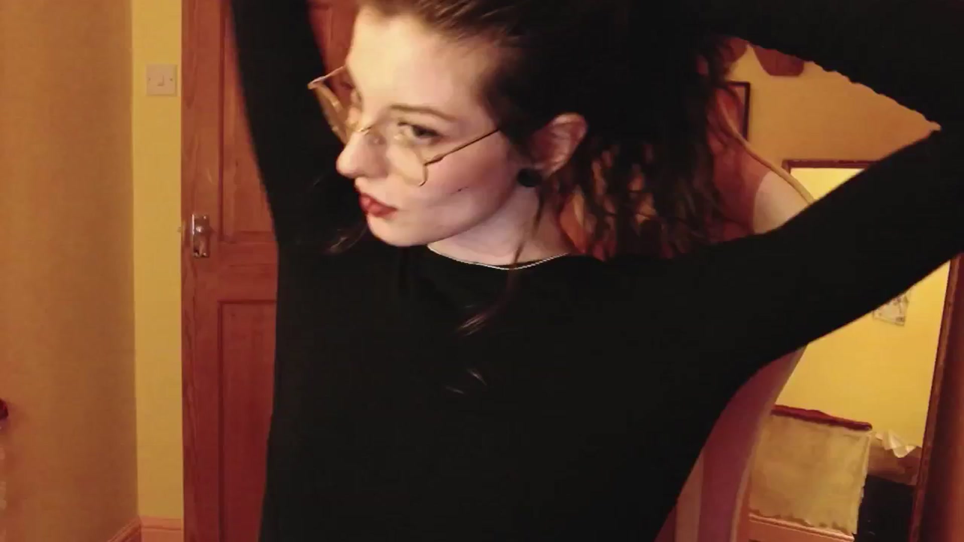 Gallery image thumbnail from viola__'s myfreecams stream on, 08/13/2024, 21:59 image 4 of 20