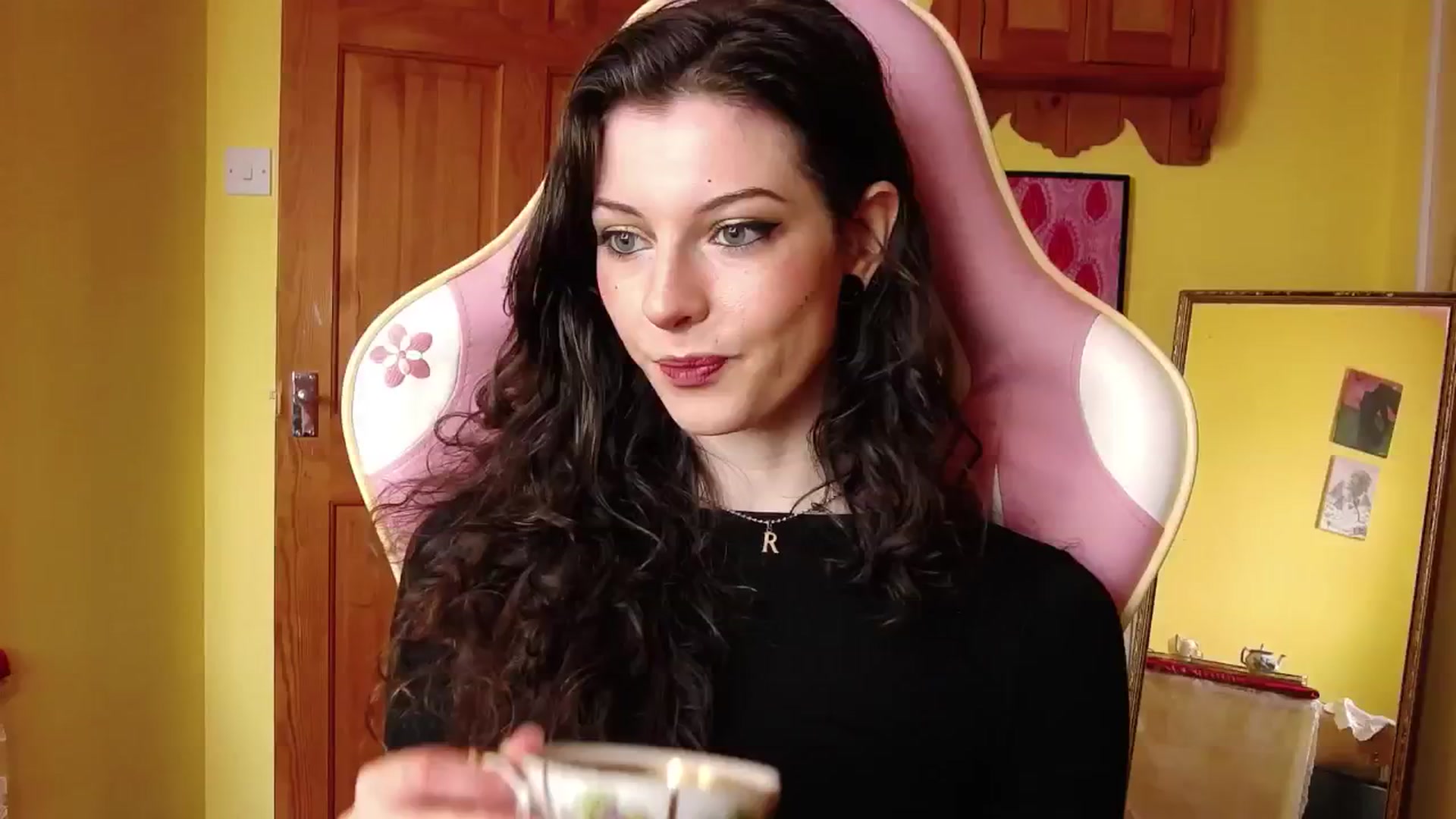 Gallery image thumbnail from viola__'s myfreecams stream on, 08/15/2024, 09:44 image 5 of 20