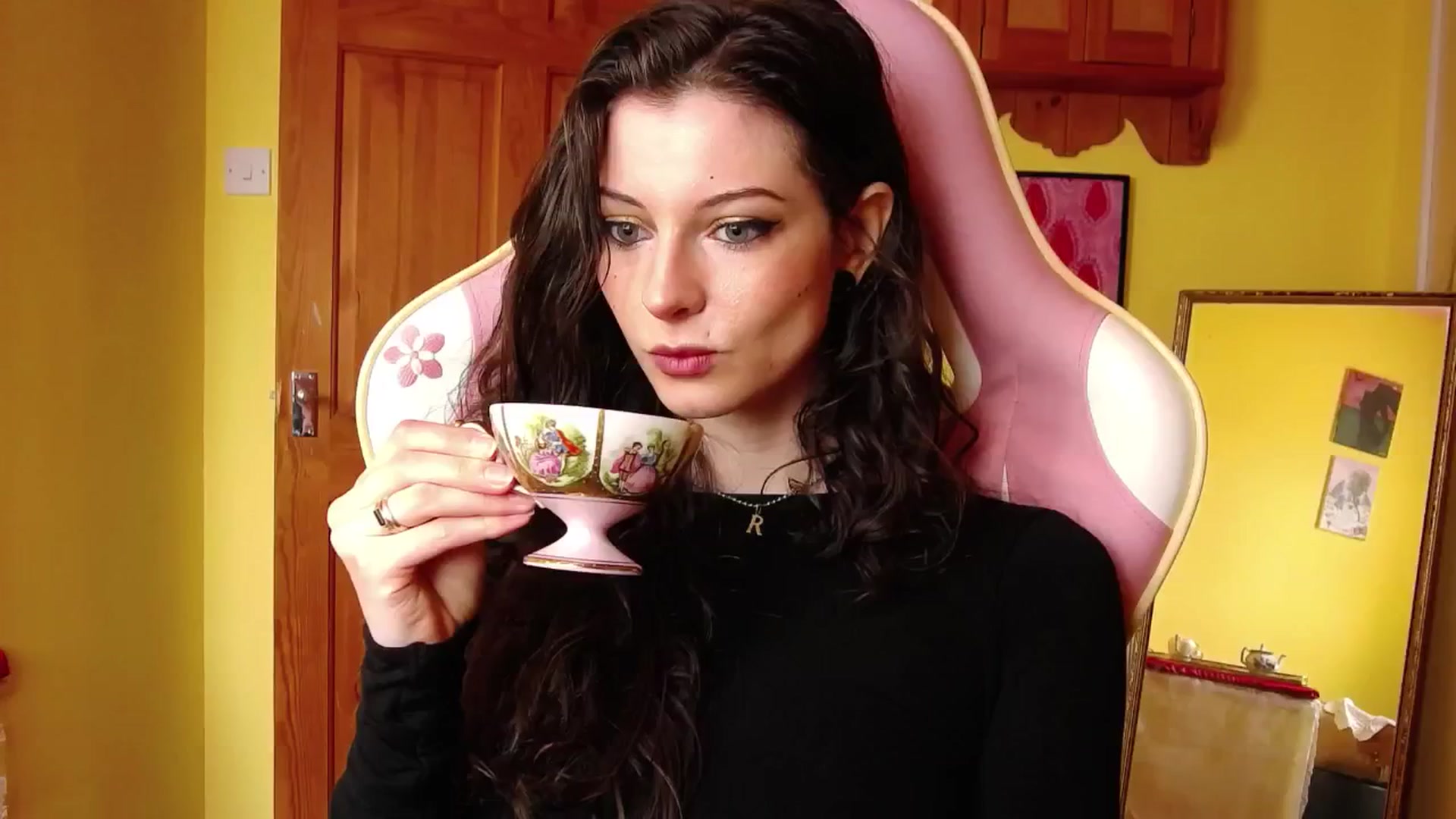 Gallery image thumbnail from viola__'s myfreecams stream on, 08/15/2024, 09:44 image 4 of 20