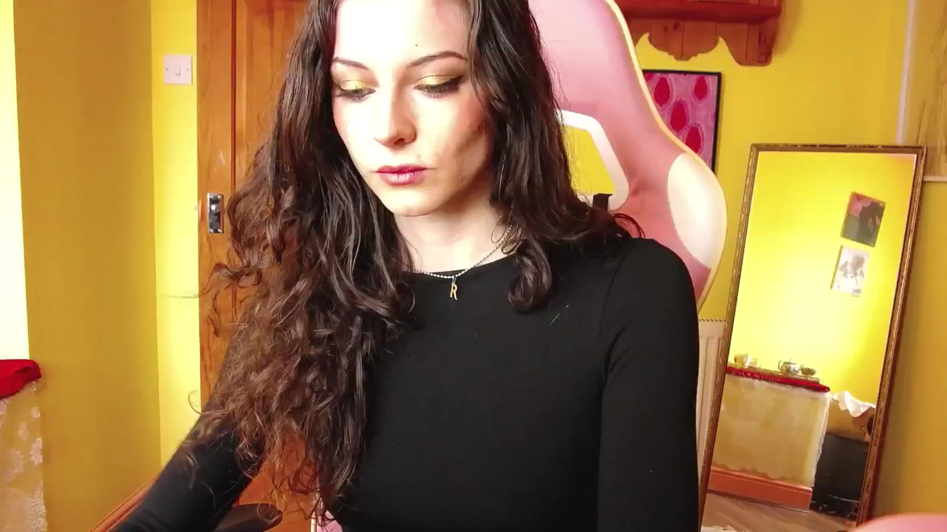 Gallery image thumbnail from viola__'s myfreecams stream on, 08/15/2024, 09:44 image 1 of 20