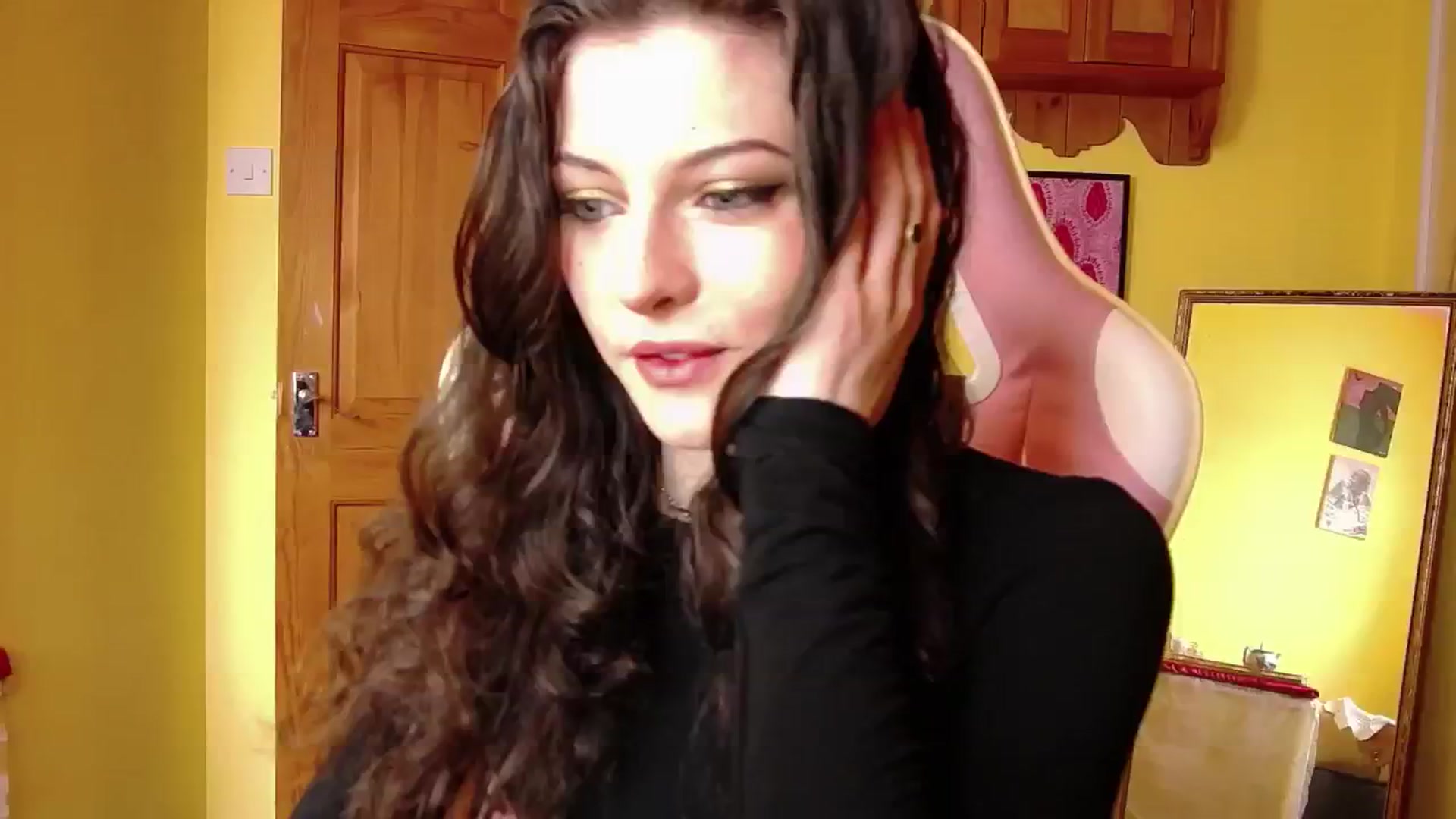 Gallery image thumbnail from viola__'s myfreecams stream on, 08/15/2024, 09:44 image 12 of 20