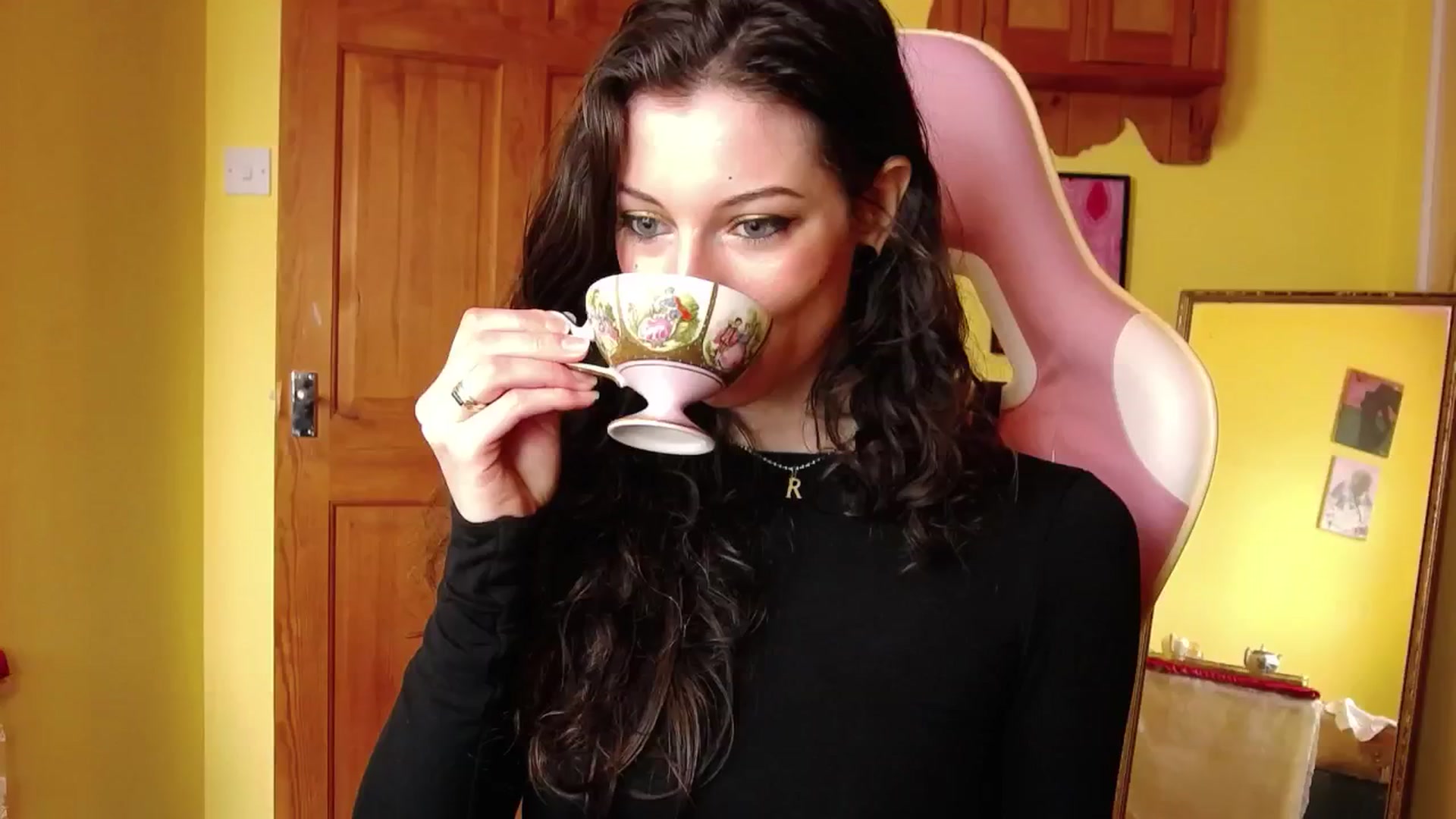 Gallery image thumbnail from viola__'s myfreecams stream on, 08/15/2024, 09:44 image 7 of 20