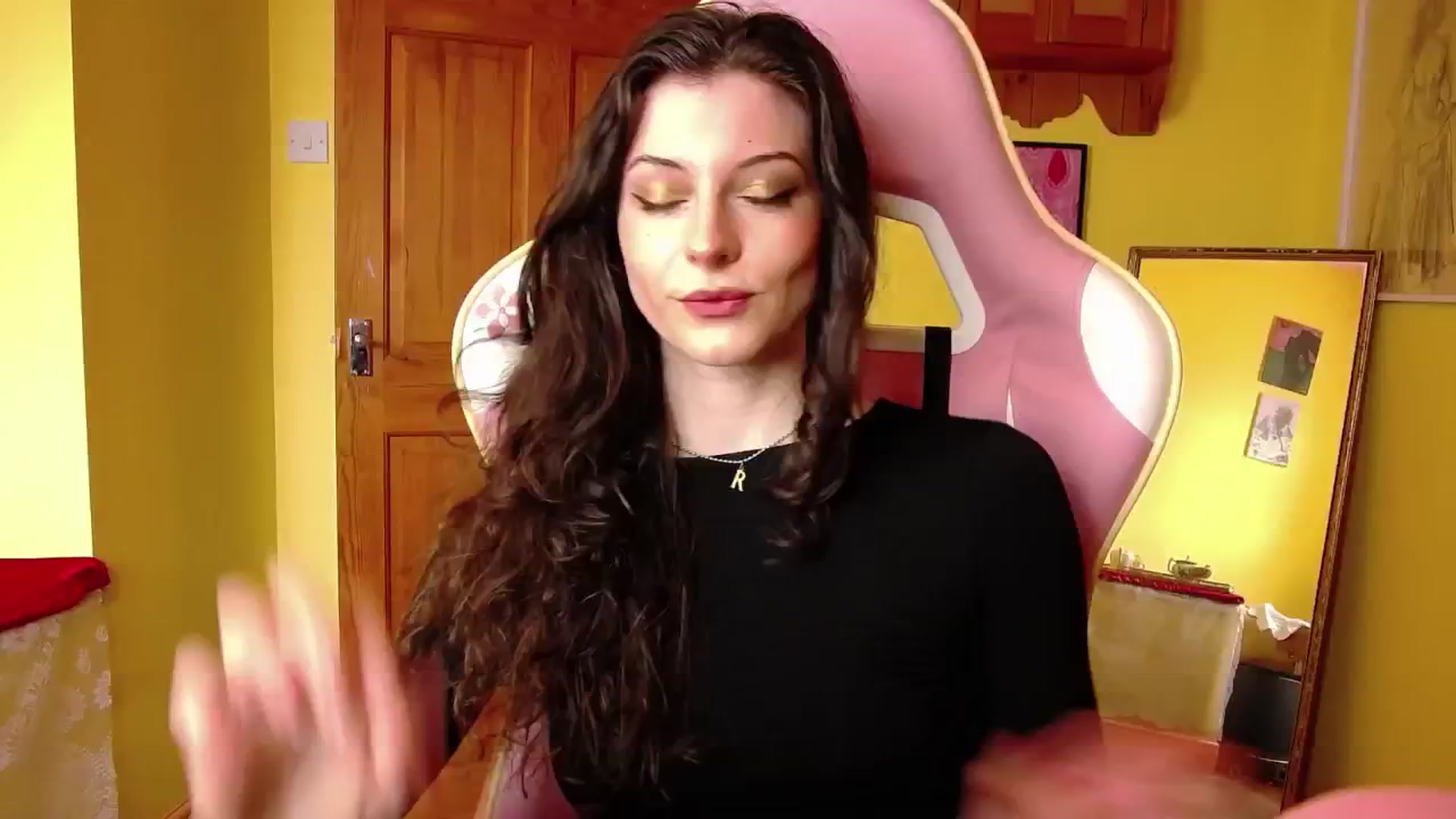 Gallery image thumbnail from viola__'s myfreecams stream on, 08/15/2024, 09:44 image 17 of 20