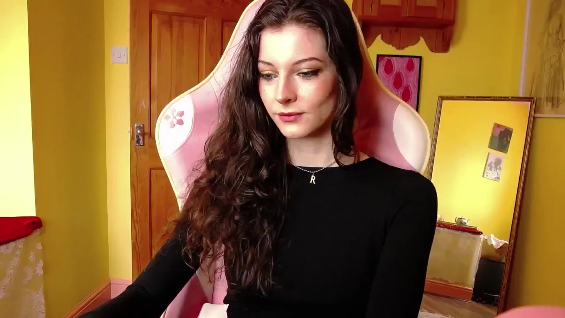 Gallery image thumbnail from viola__'s myfreecams stream on, 08/15/2024, 09:44 image 16 of 20
