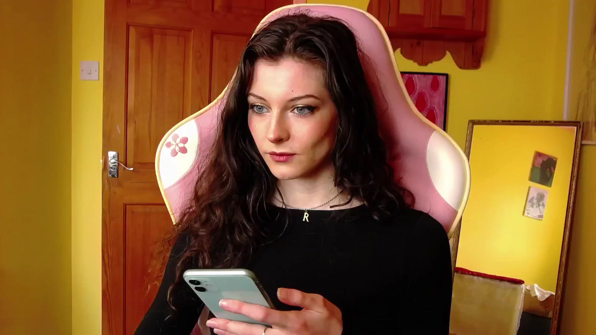 Gallery image thumbnail from viola__'s myfreecams stream on, 08/15/2024, 10:20 image 9 of 20
