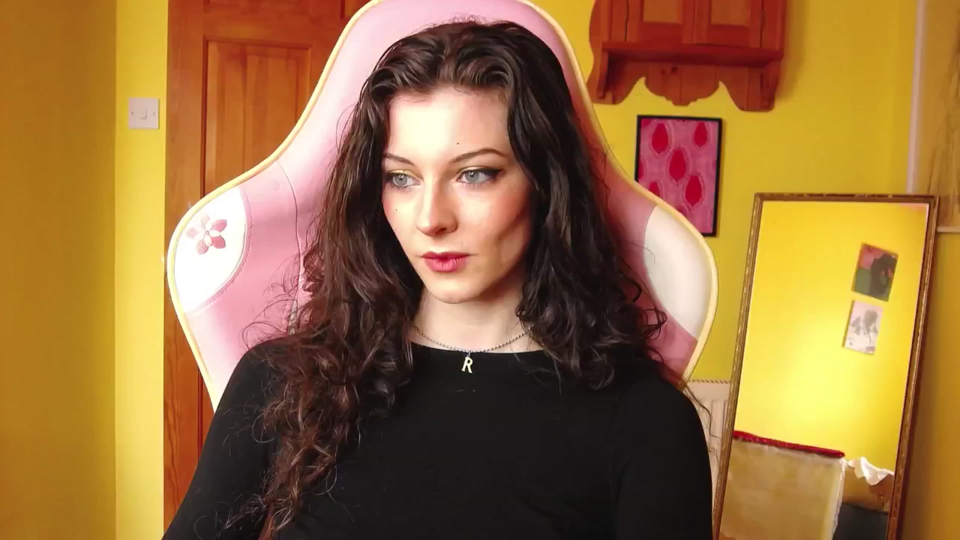 Gallery image thumbnail from viola__'s myfreecams stream on, 08/15/2024, 10:20 image 19 of 20