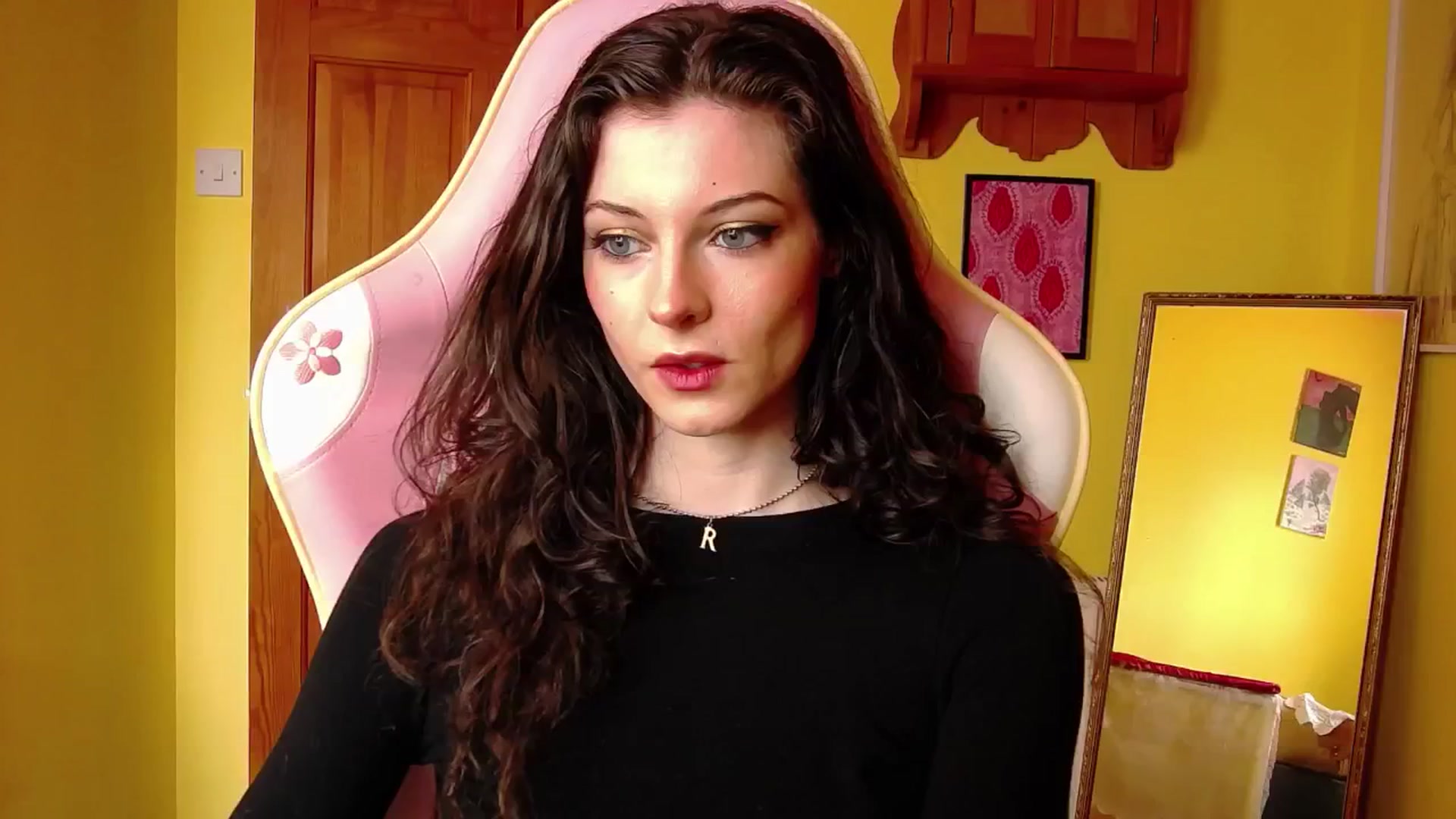 Gallery image thumbnail from viola__'s myfreecams stream on, 08/15/2024, 10:20 image 13 of 20