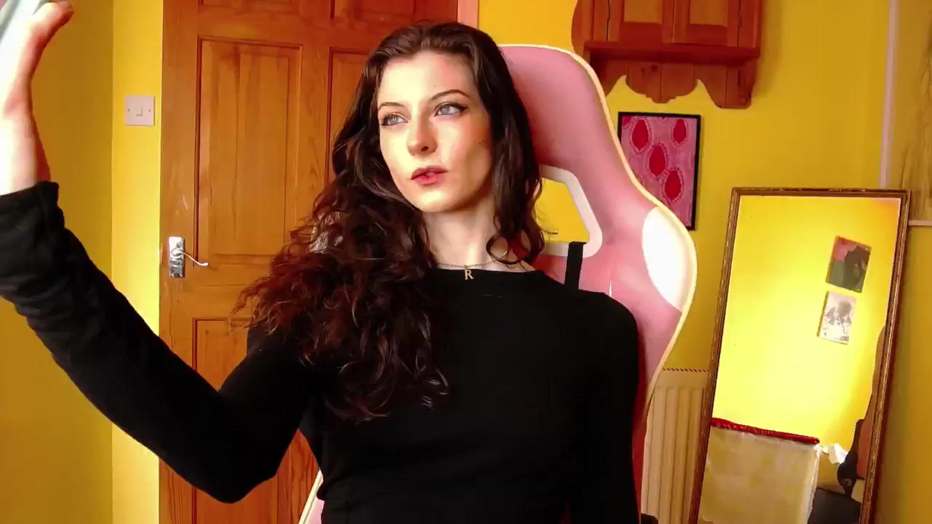 Gallery image thumbnail from viola__'s myfreecams stream on, 08/15/2024, 10:20 image 5 of 20