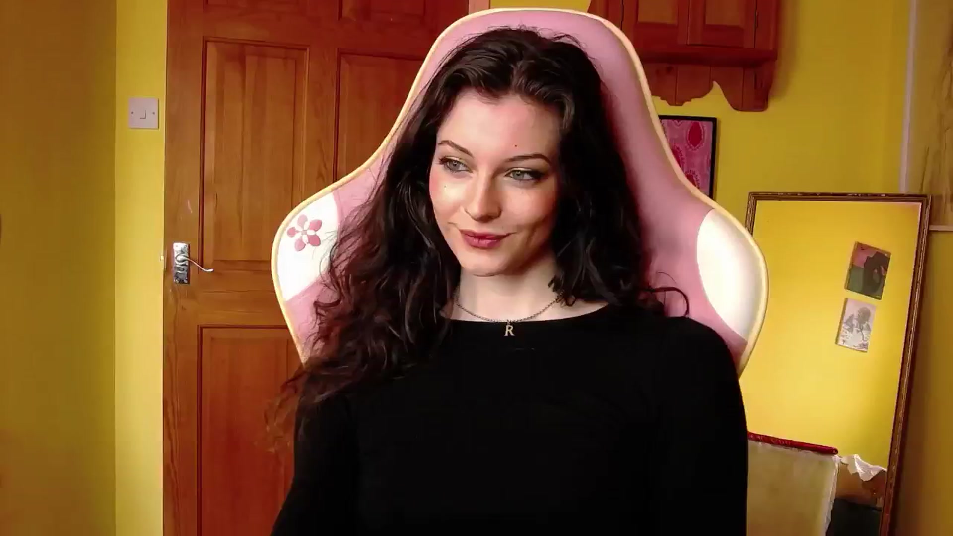 Gallery image thumbnail from viola__'s myfreecams stream on, 08/15/2024, 10:20 image 7 of 20