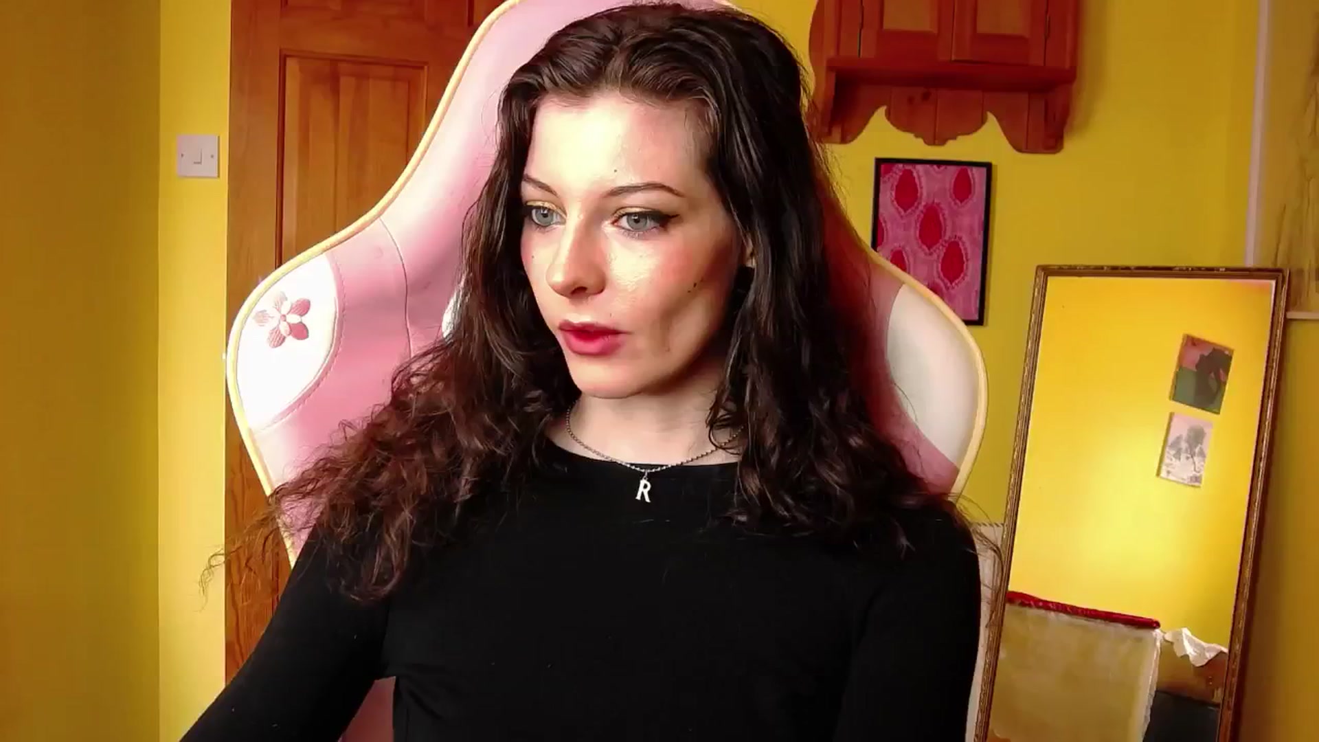 Gallery image thumbnail from viola__'s myfreecams stream on, 08/15/2024, 10:20 image 14 of 20