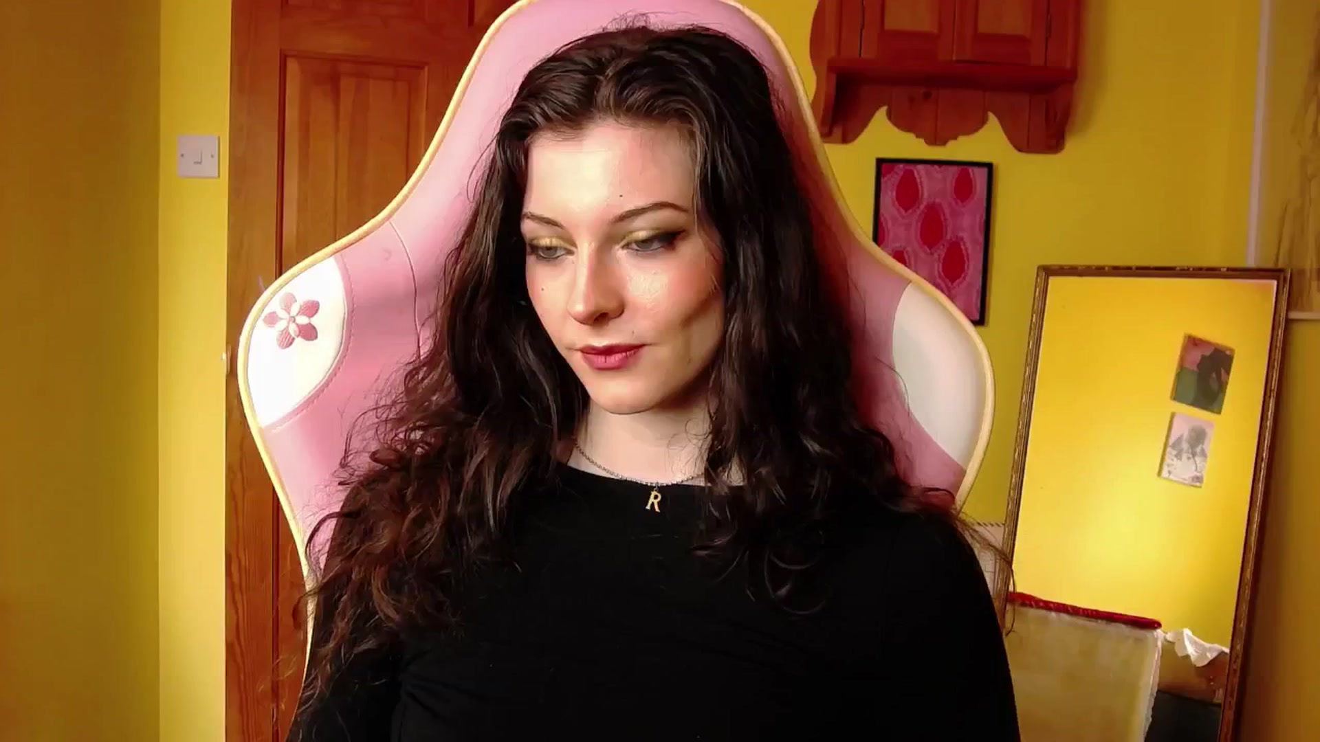 Gallery image thumbnail from viola__'s myfreecams stream on, 08/15/2024, 10:20 image 15 of 20