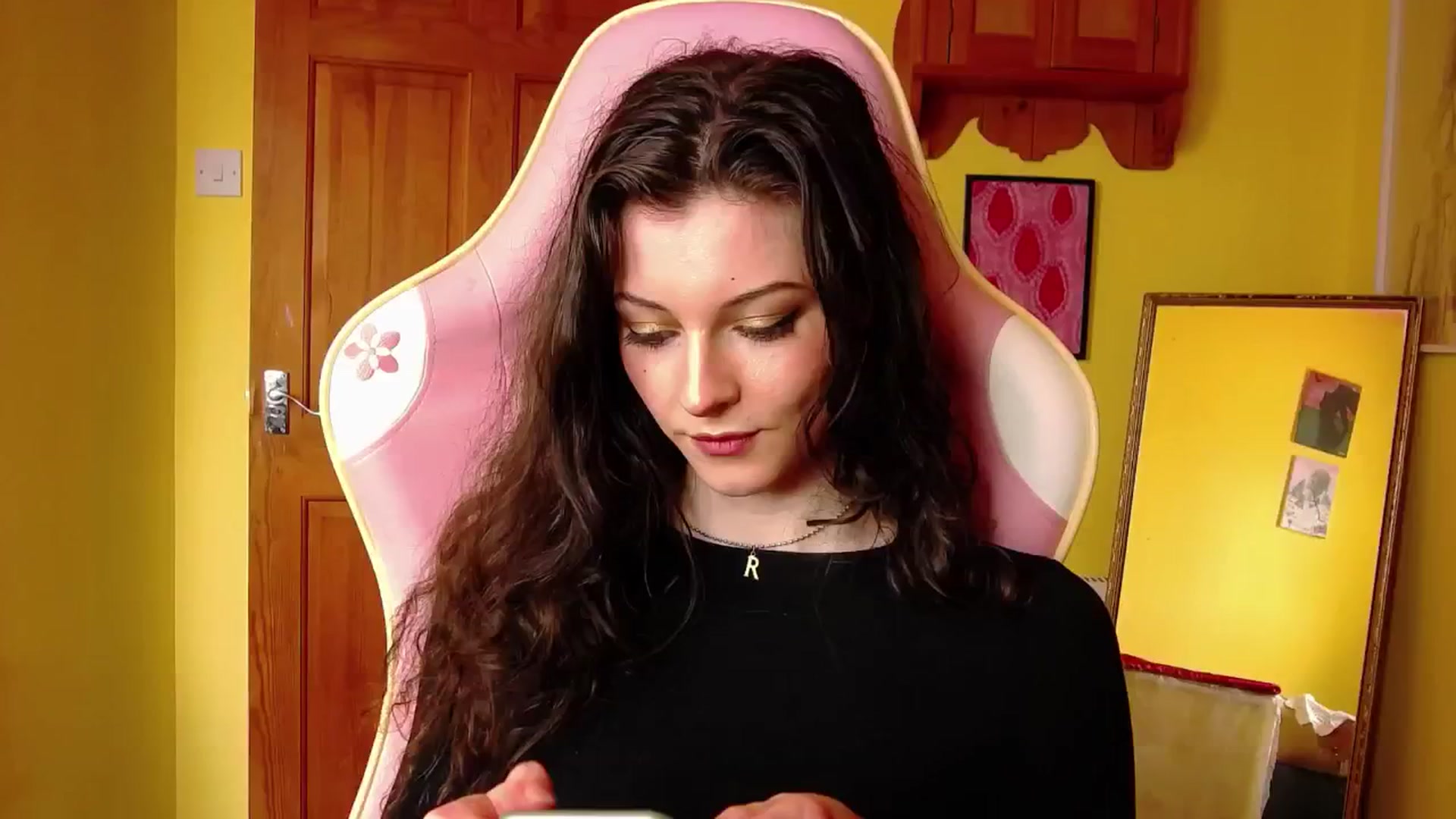 Gallery image thumbnail from viola__'s myfreecams stream on, 08/15/2024, 10:20 image 10 of 20