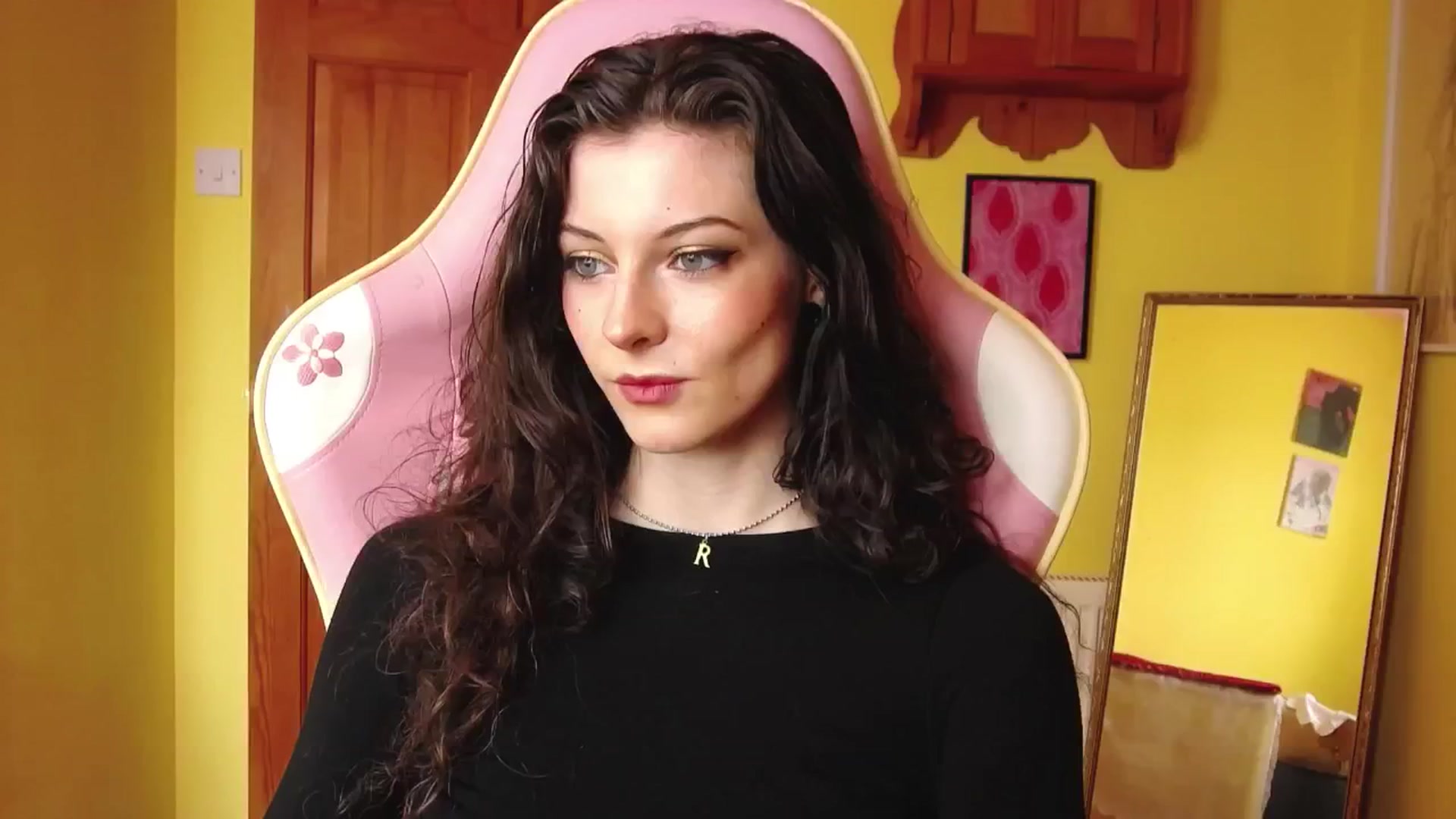 Gallery image thumbnail from viola__'s myfreecams stream on, 08/15/2024, 10:20 image 18 of 20