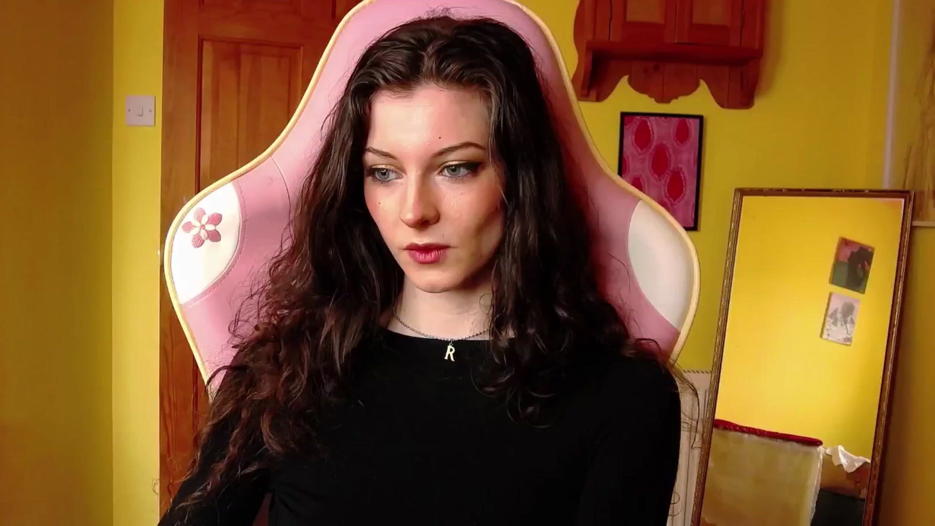 Gallery image thumbnail from viola__'s myfreecams stream on, 08/15/2024, 10:20 image 16 of 20