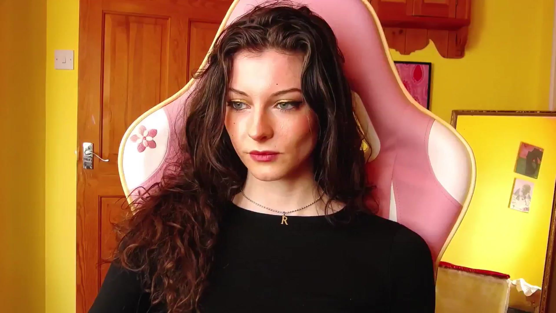 Gallery image thumbnail from viola__'s myfreecams stream on, 08/15/2024, 11:33 image 11 of 20