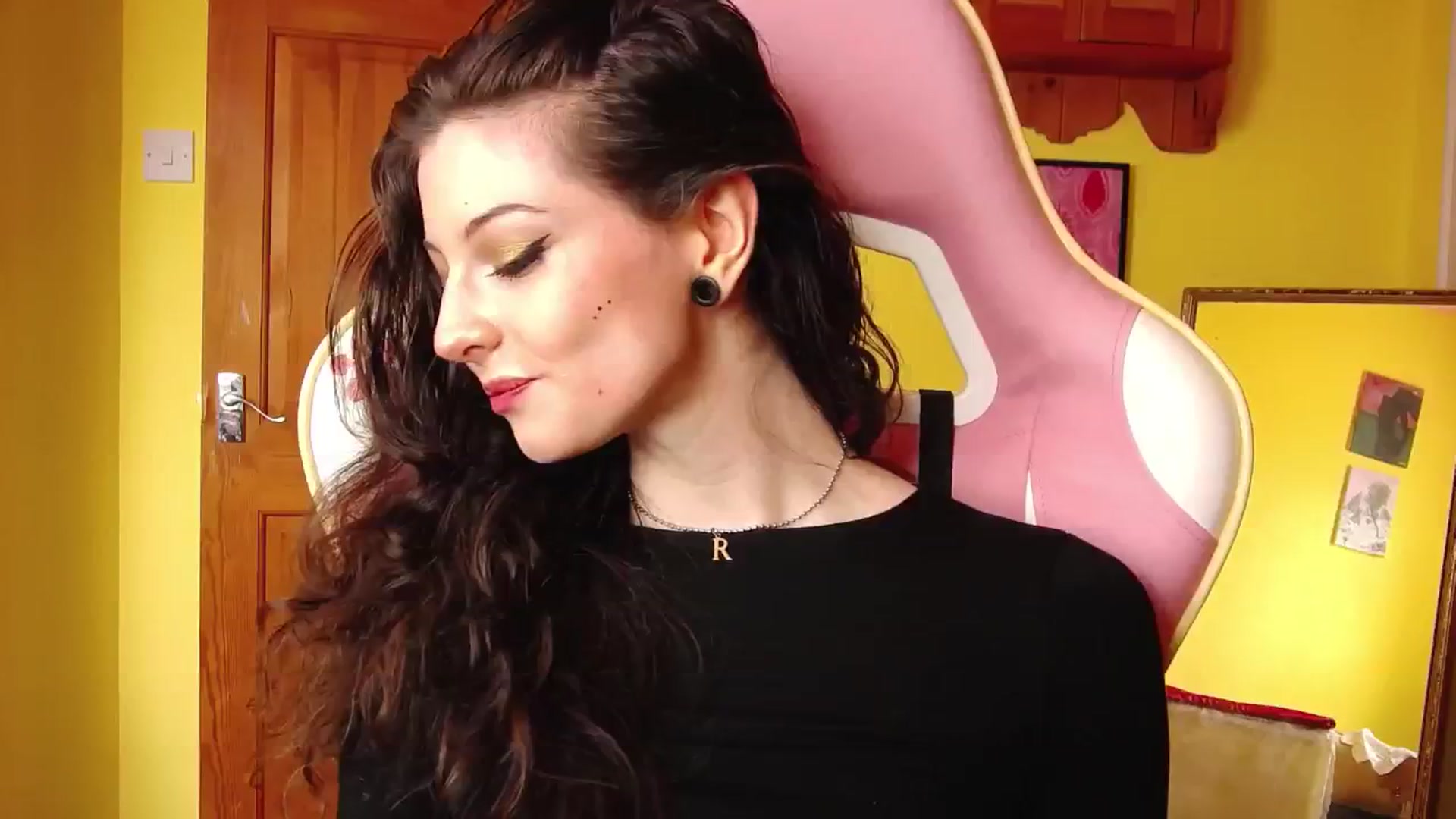 Gallery image thumbnail from viola__'s myfreecams stream on, 08/15/2024, 11:33 image 5 of 20
