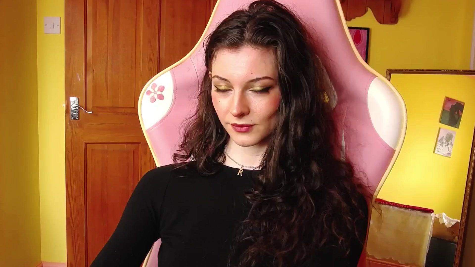Gallery image thumbnail from viola__'s myfreecams stream on, 08/15/2024, 11:33 image 3 of 20