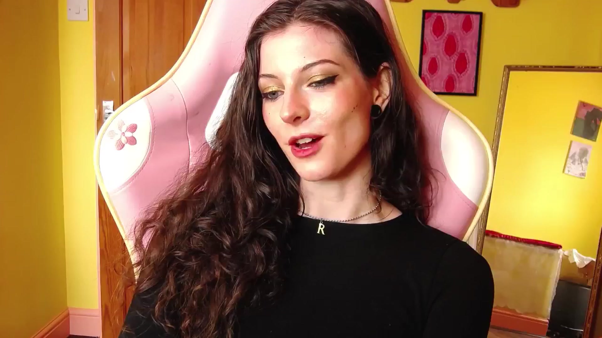 Gallery image thumbnail from viola__'s myfreecams stream on, 08/15/2024, 11:33 image 17 of 20
