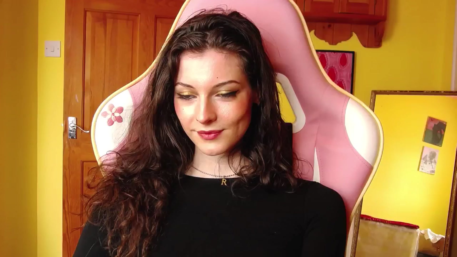 Gallery image thumbnail from viola__'s myfreecams stream on, 08/15/2024, 11:33 image 13 of 20