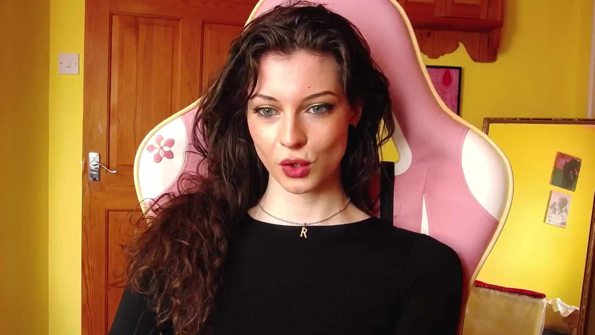 Gallery image thumbnail from viola__'s myfreecams stream on, 08/15/2024, 11:33 image 10 of 20