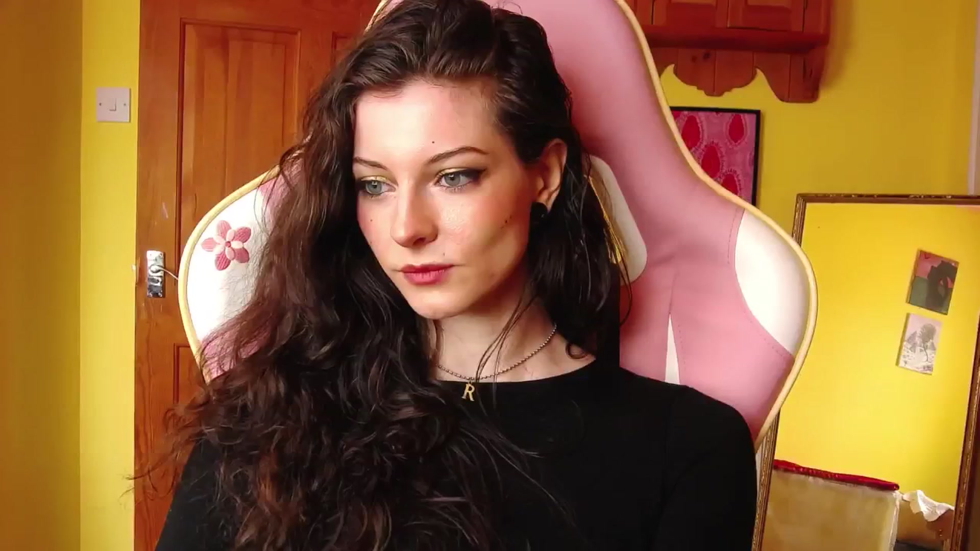 Gallery image thumbnail from viola__'s myfreecams stream on, 08/15/2024, 11:33 image 7 of 20