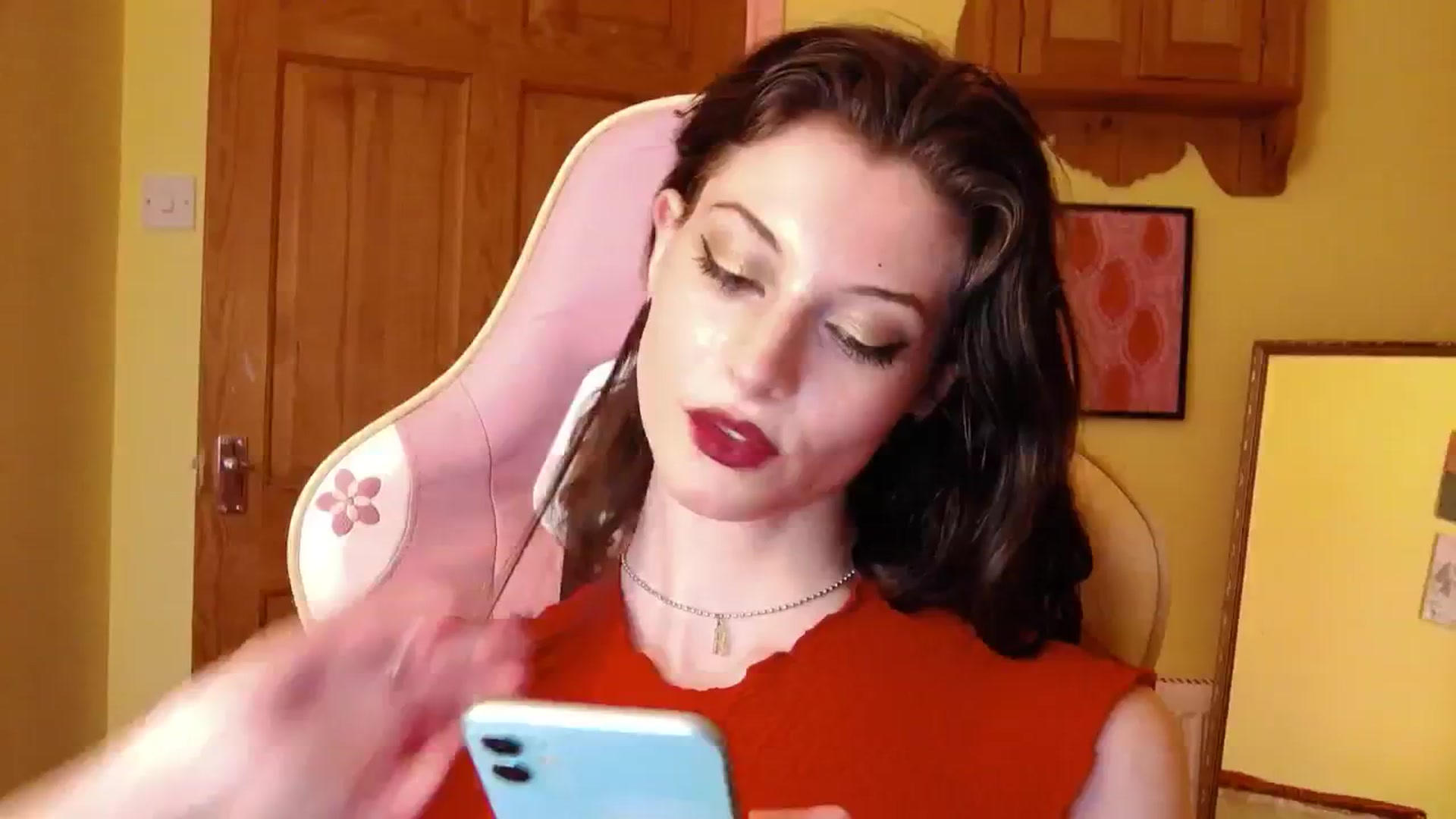 Gallery image thumbnail from viola__'s myfreecams stream on, 08/15/2024, 21:00 image 4 of 20