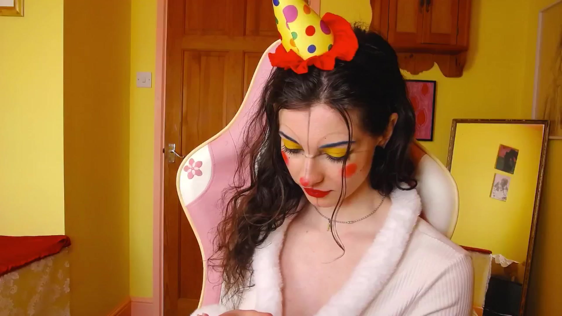 Gallery image thumbnail from viola__'s myfreecams stream on, 08/16/2024, 15:10 image 2 of 20