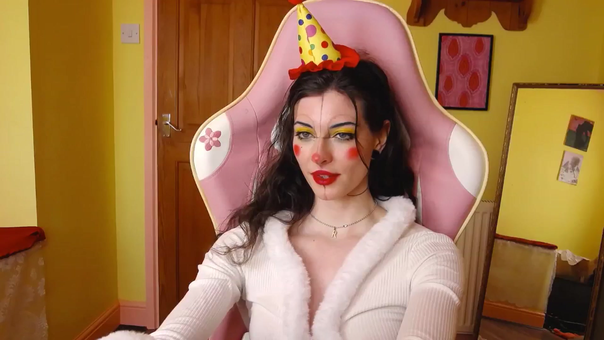 Gallery image thumbnail from viola__'s myfreecams stream on, 08/16/2024, 15:10 image 13 of 20