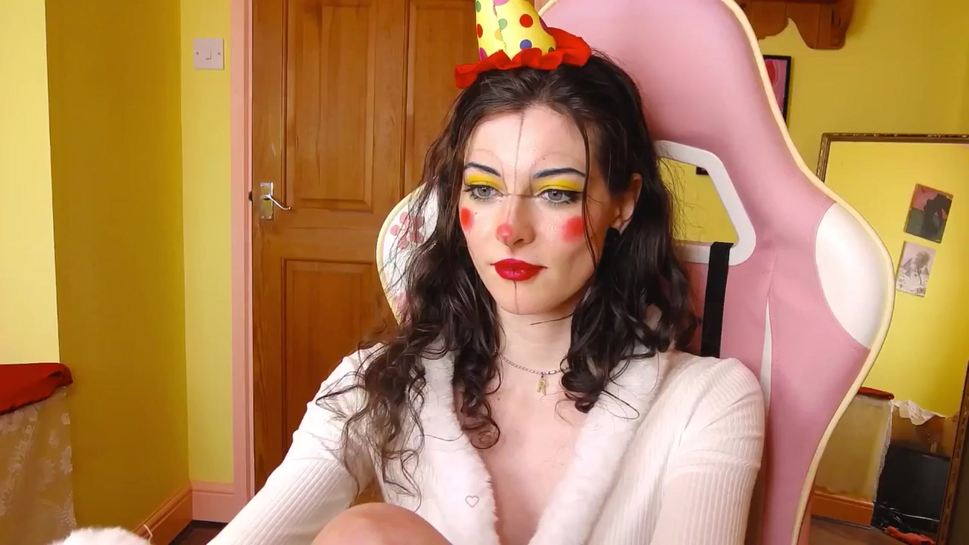 Gallery image thumbnail from viola__'s myfreecams stream on, 08/16/2024, 15:10 image 15 of 20