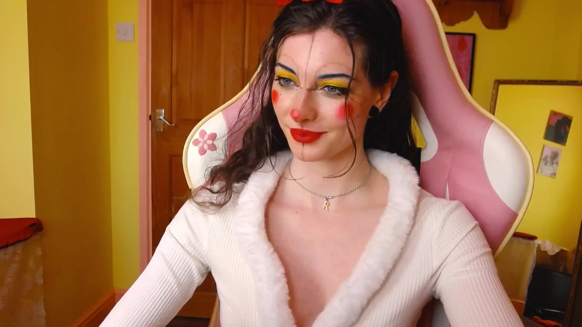 Gallery image thumbnail from viola__'s myfreecams stream on, 08/16/2024, 15:10 image 17 of 20