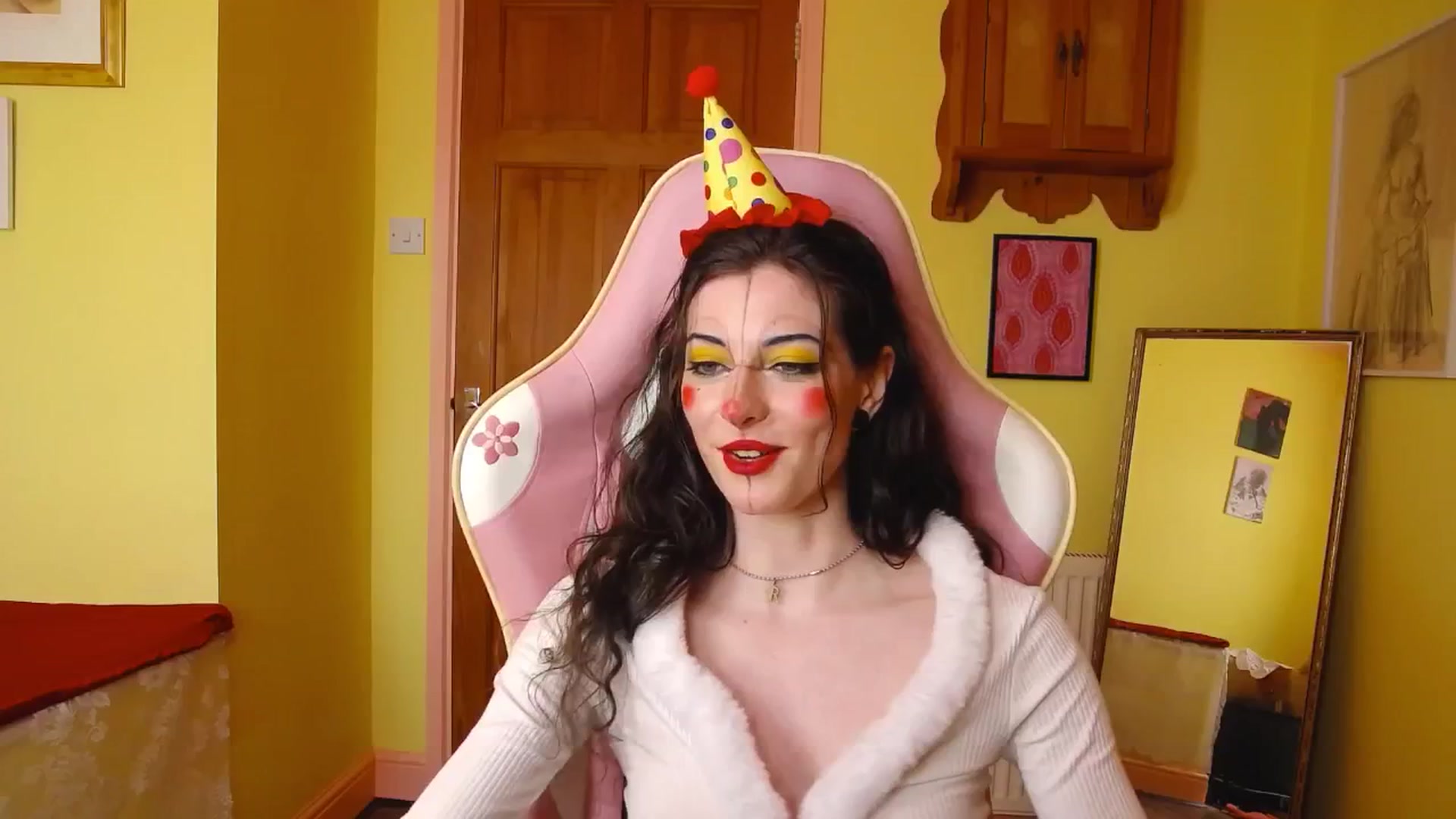 Gallery image thumbnail from viola__'s myfreecams stream on, 08/16/2024, 15:10 image 10 of 20
