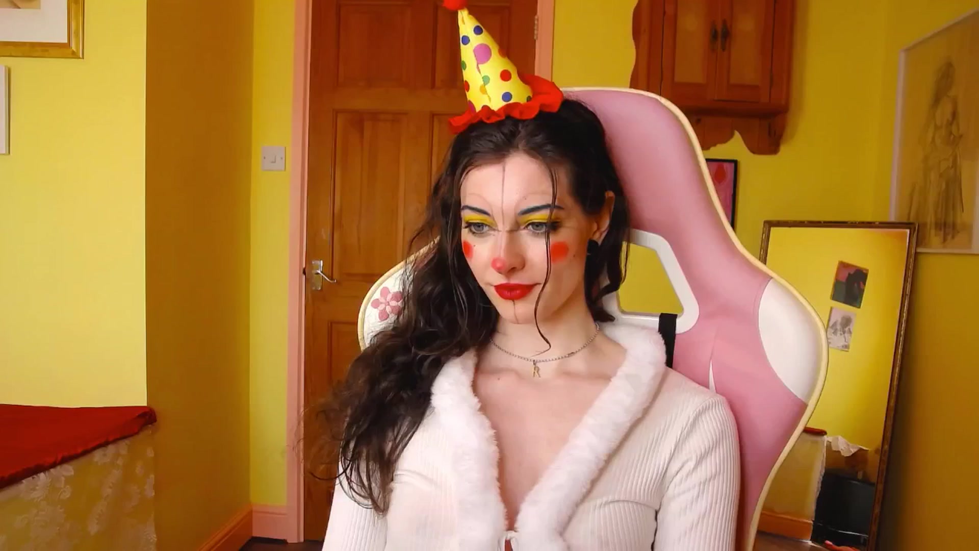 Gallery image thumbnail from viola__'s myfreecams stream on, 08/16/2024, 15:10 image 7 of 20