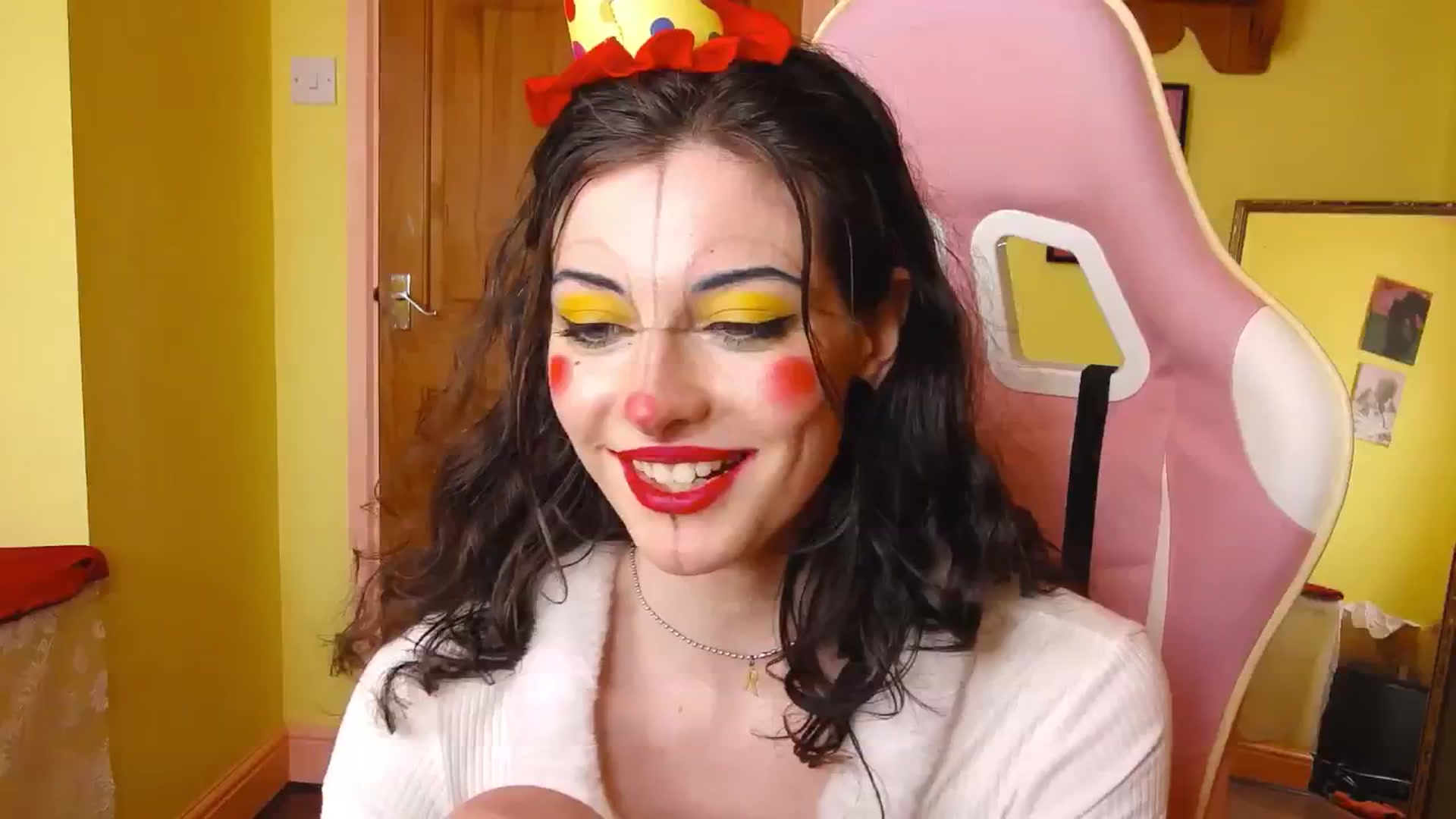 Gallery image thumbnail from viola__'s myfreecams stream on, 08/16/2024, 15:10 image 16 of 20