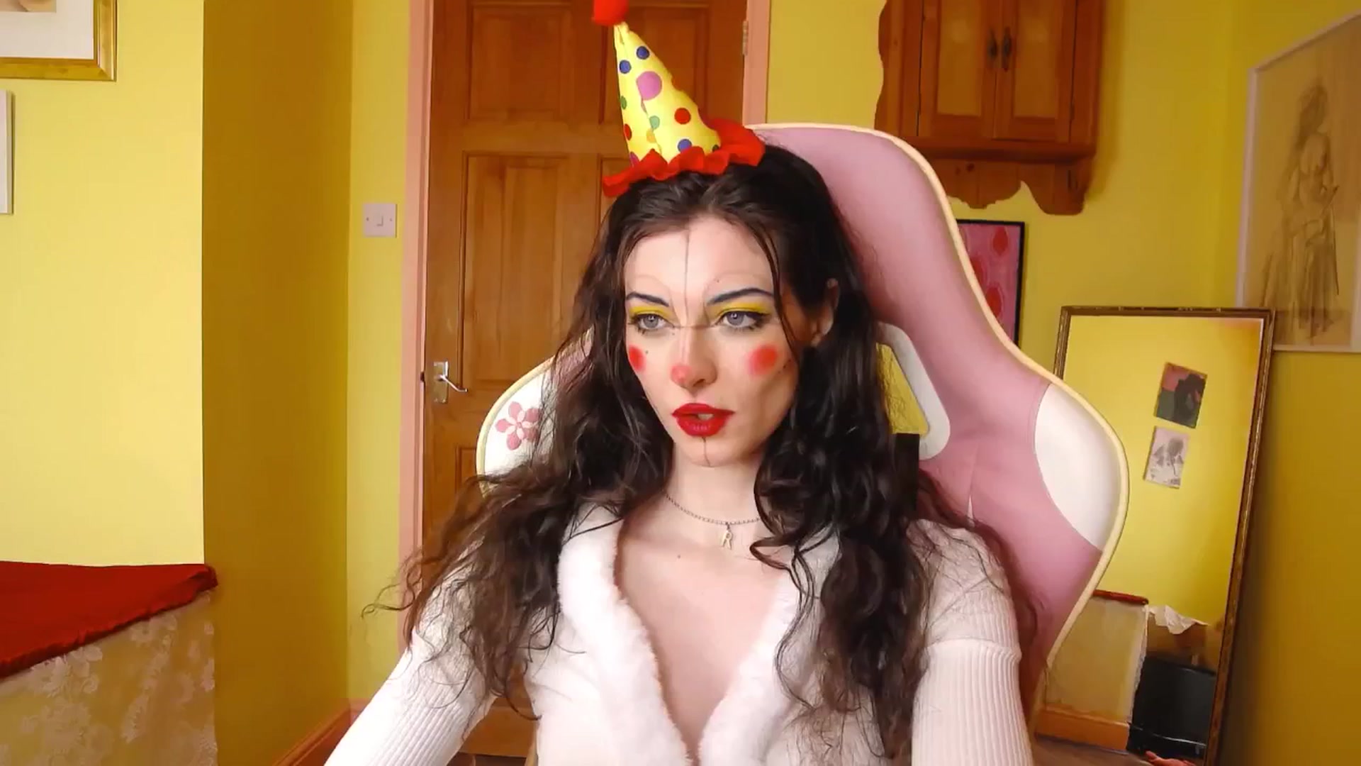 Gallery image thumbnail from viola__'s myfreecams stream on, 08/16/2024, 15:10 image 4 of 20