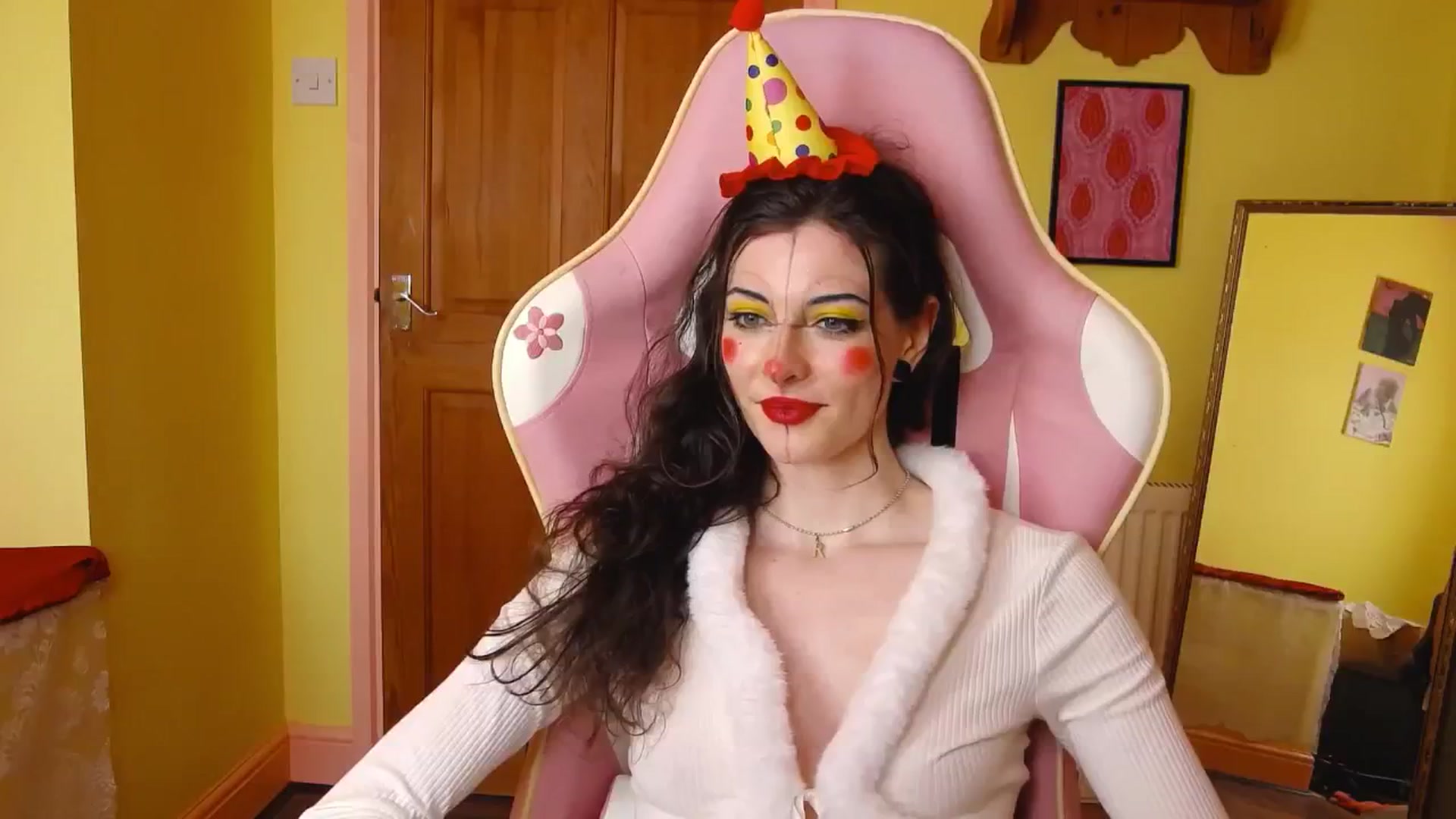 Gallery image thumbnail from viola__'s myfreecams stream on, 08/16/2024, 15:10 image 12 of 20